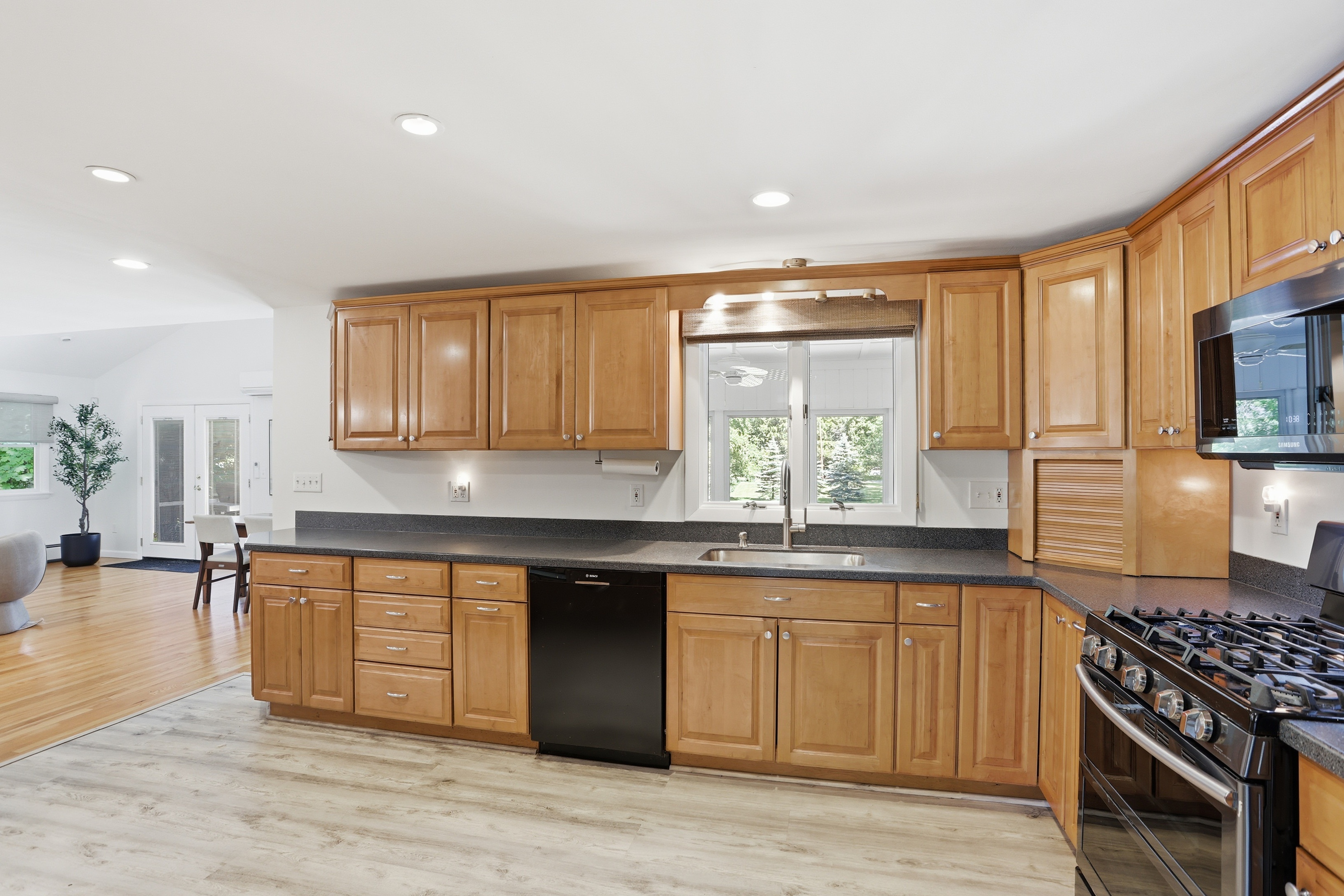  289 Concord Road, Bedford, MA 01730 - 物件實景