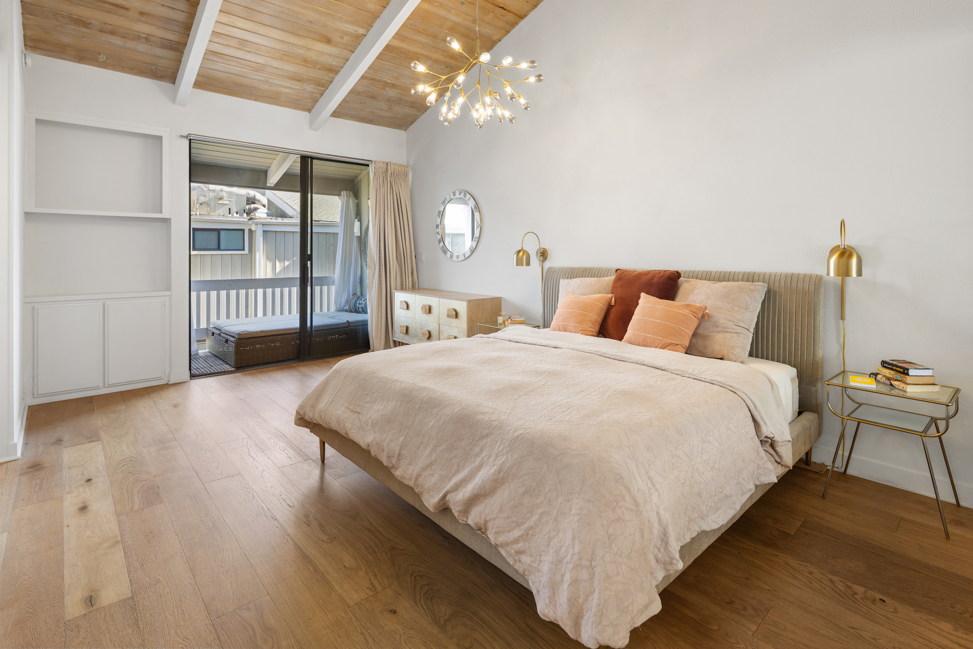 Los Angeles, California, 90025, United States, 2 Bedrooms Bedrooms, ,3 BathroomsBathrooms,Residential,For Sale,1860542