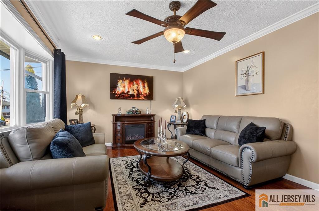 Old Bridge, New Jersey, 08857, United States, 3 Bedrooms Bedrooms, ,2 BathroomsBathrooms,Residential,For Sale,2003291