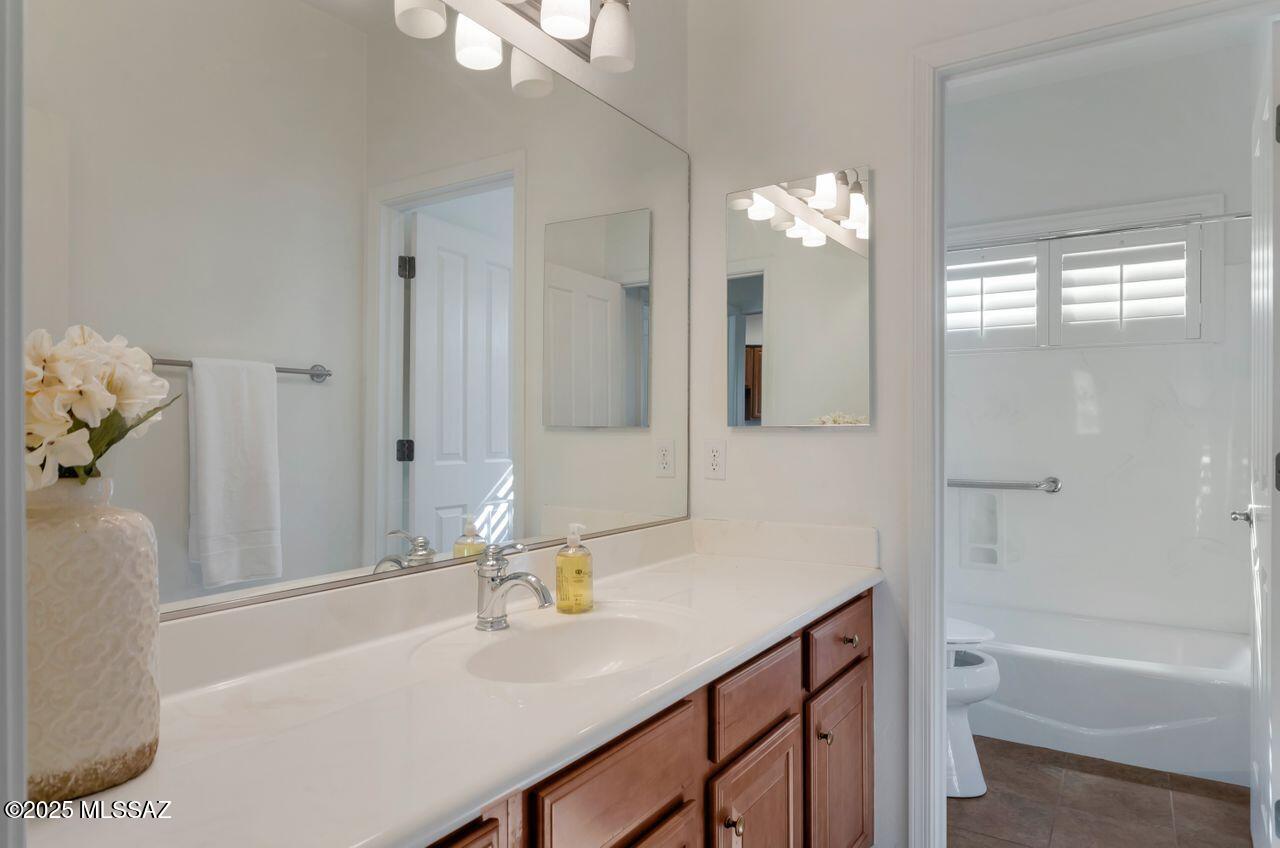 Tucson, Arizona, 85712, United States, 4 Bedrooms Bedrooms, ,4 BathroomsBathrooms,Residential,For Sale,1850331
