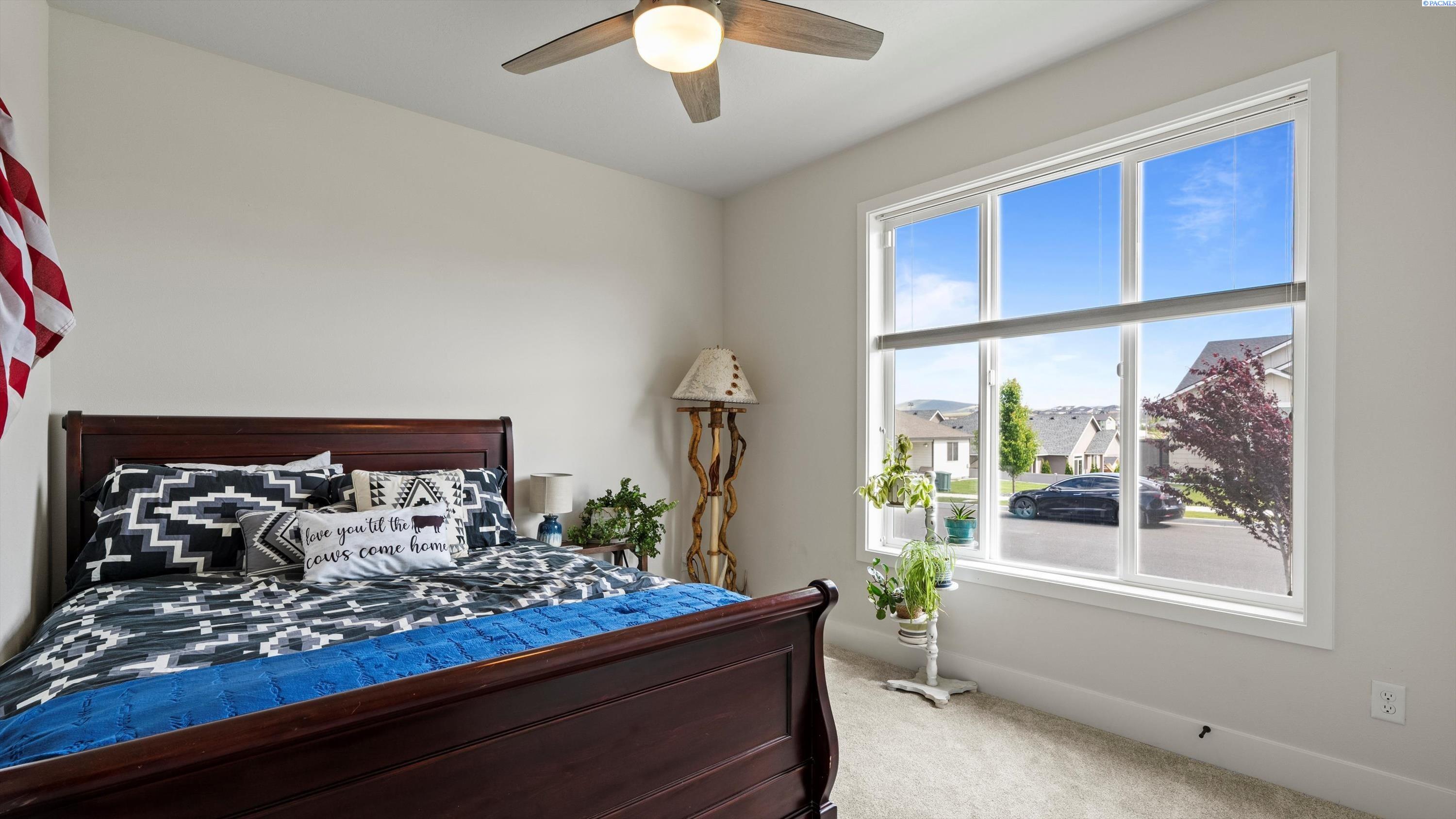 Kennewick, Washington, 99336, United States, 3 Bedrooms Bedrooms, ,3 BathroomsBathrooms,Residential,For Sale,1819962