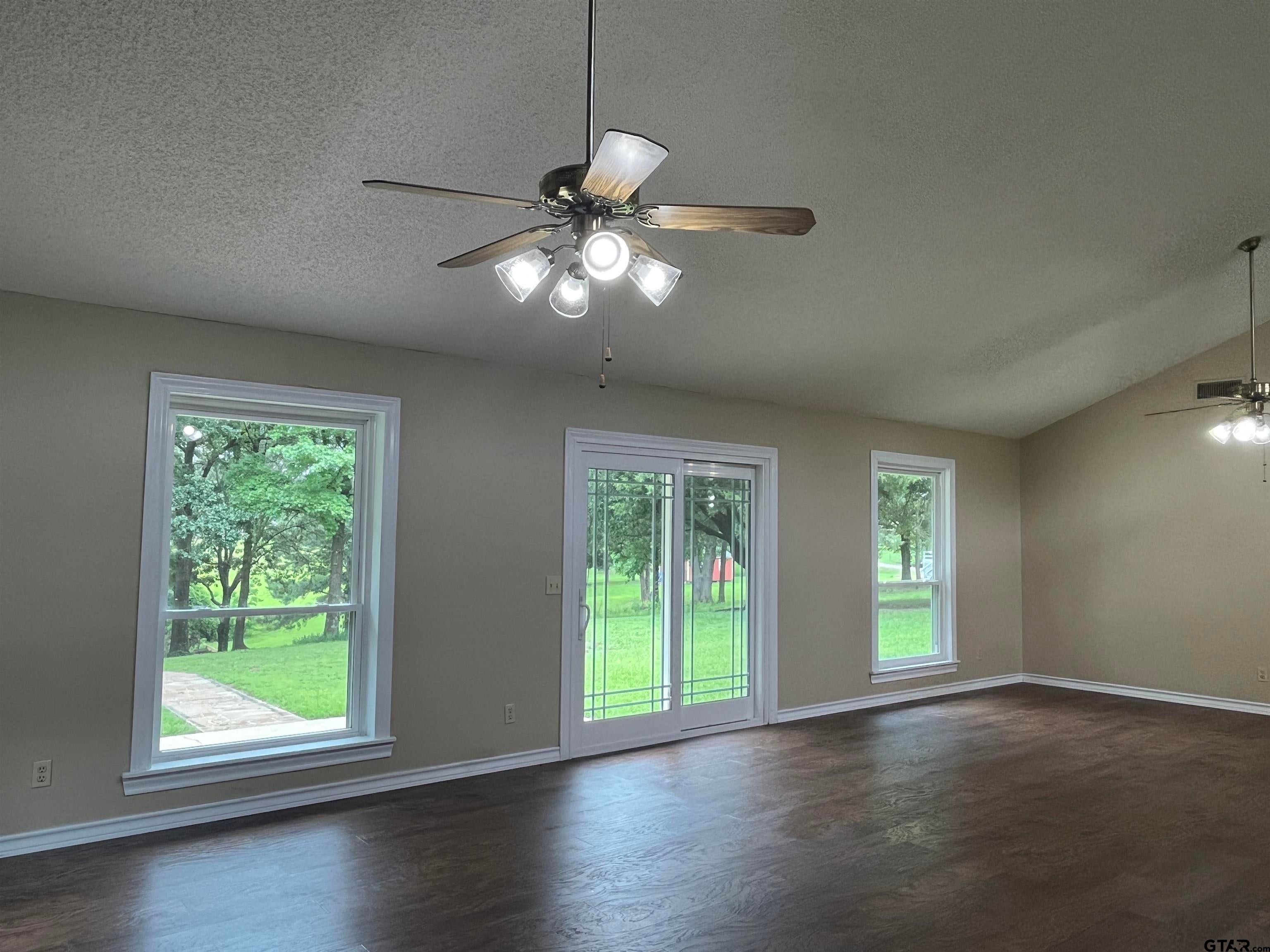 Pittsburg, Texas, 75686, United States, 3 Bedrooms Bedrooms, ,2 BathroomsBathrooms,Residential,For Sale,1848749