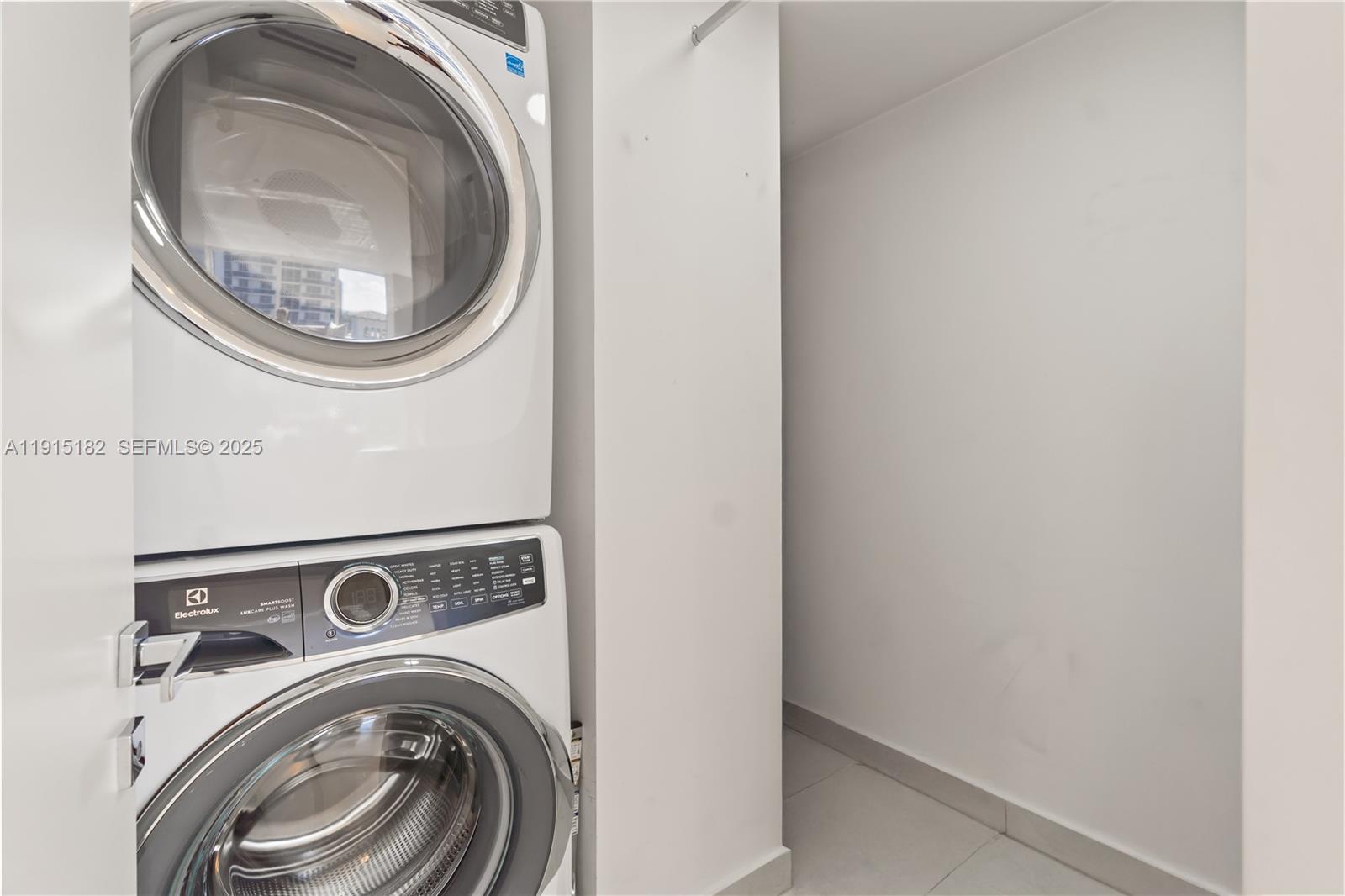 Miami Beach, Florida, 33140, United States, 5 Bedrooms Bedrooms, ,5 BathroomsBathrooms,Residential,For Sale,1997515