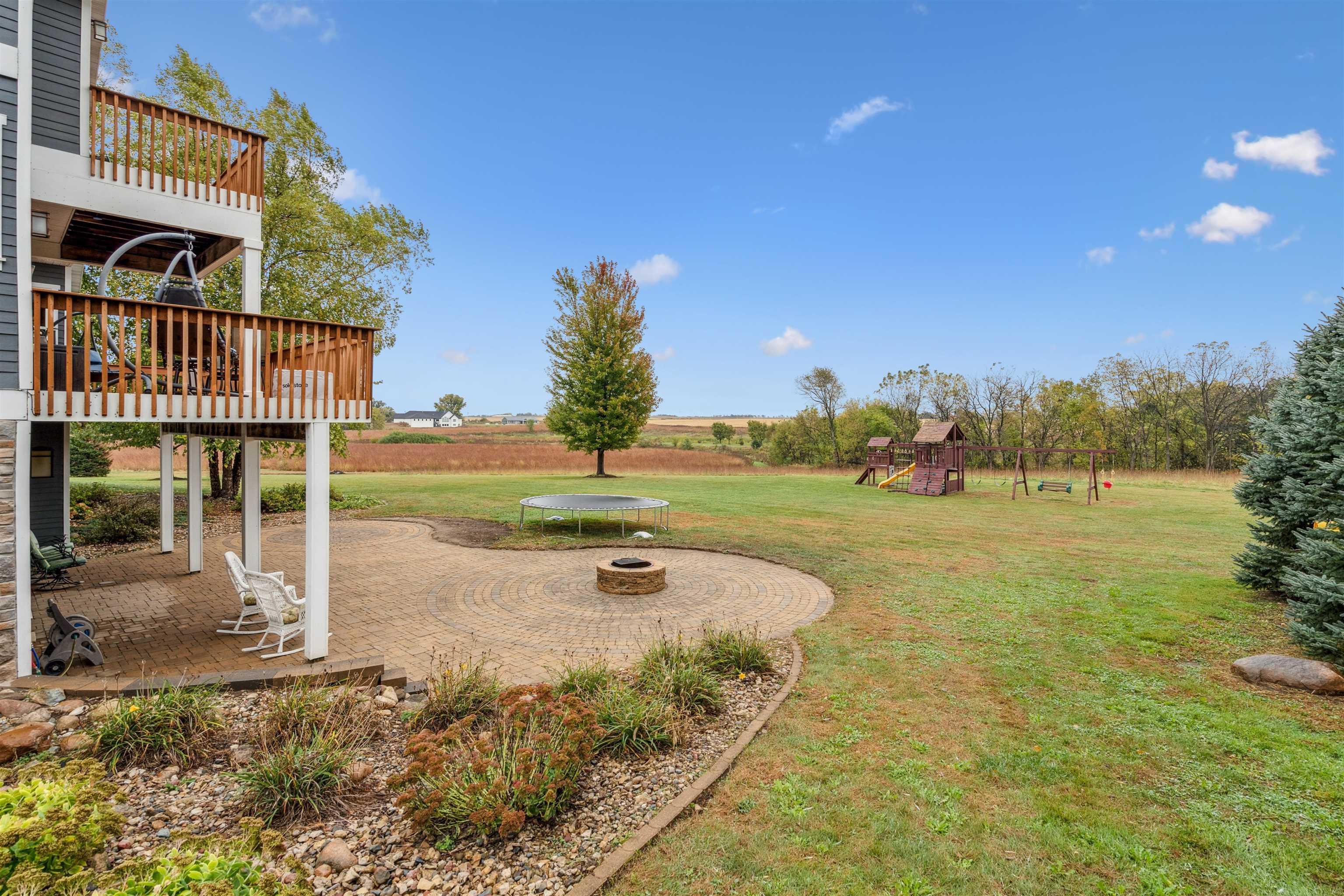 Waverly, Iowa, 50677, United States, 4 Bedrooms Bedrooms, ,4 BathroomsBathrooms,Residential,For Sale,1974808