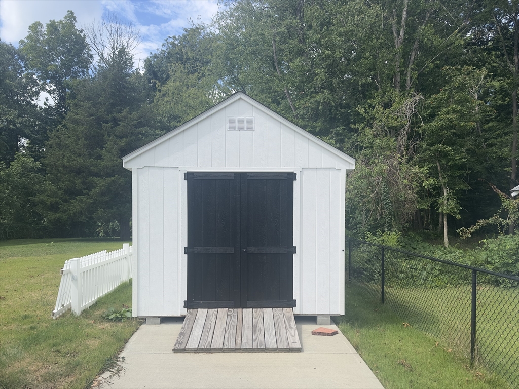 East Bridgewater, Massachusetts, 02333, United States, 4 Bedrooms Bedrooms, ,2 BathroomsBathrooms,Residential,For Sale,1922908