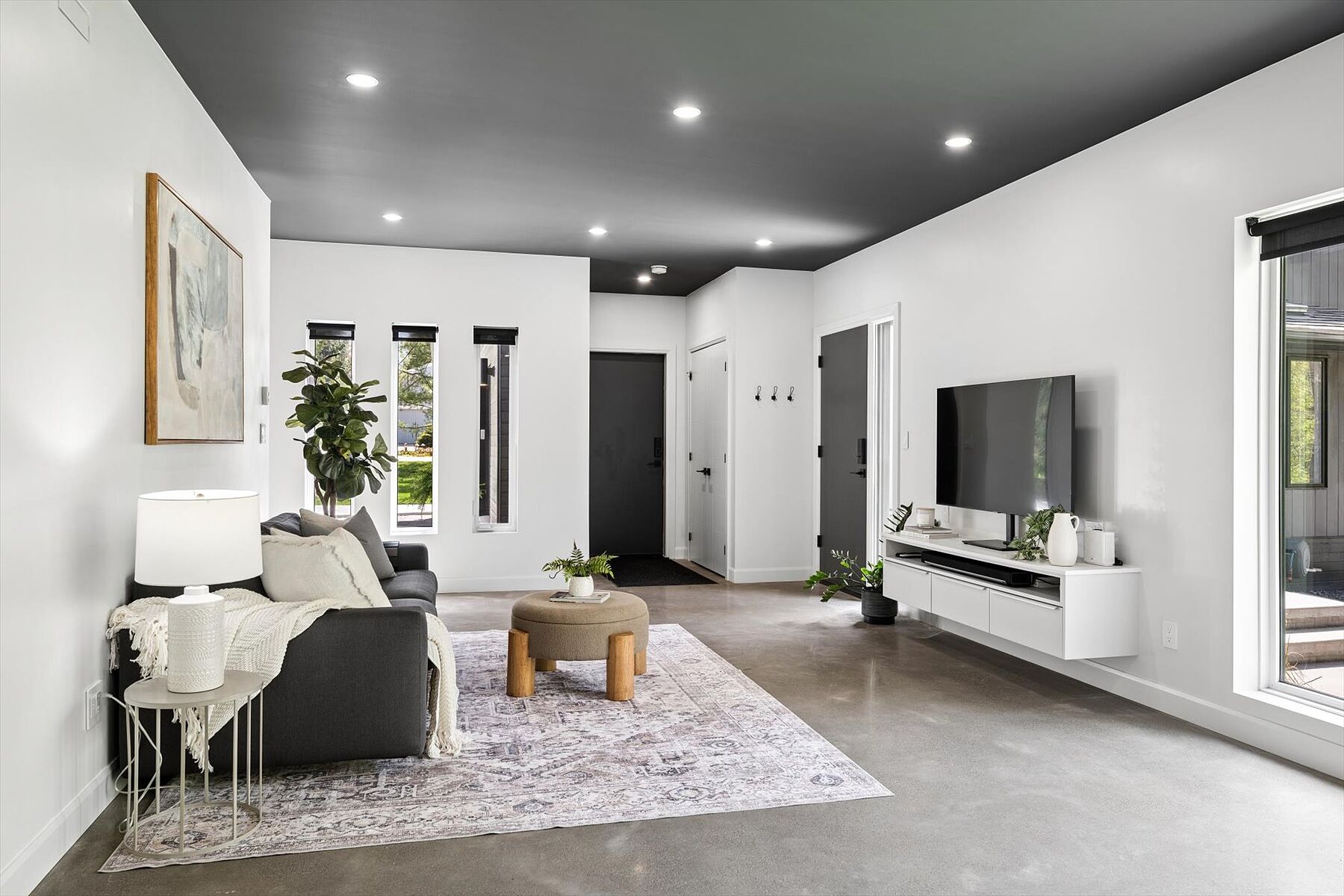  Serene, Elegant Home - 物件實景