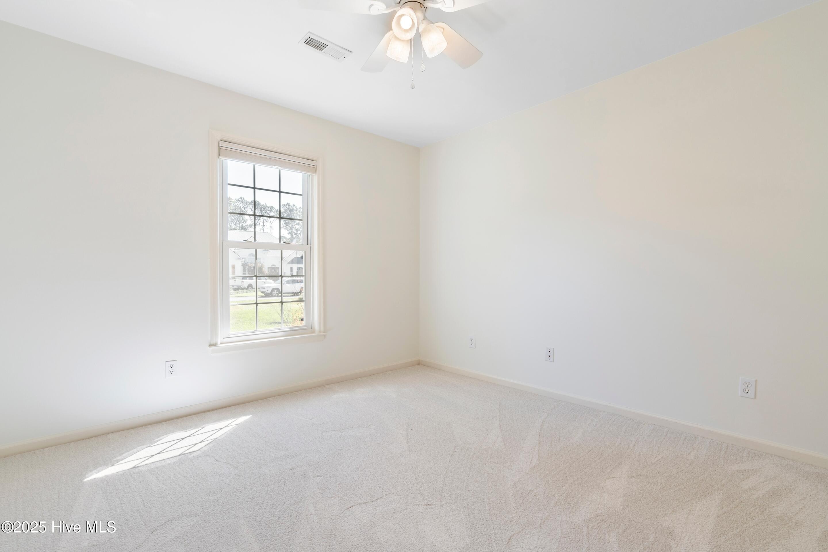 Wilmington, North Carolina, 28409, United States, 4 Bedrooms Bedrooms, ,3 BathroomsBathrooms,Residential,For Sale,1967637