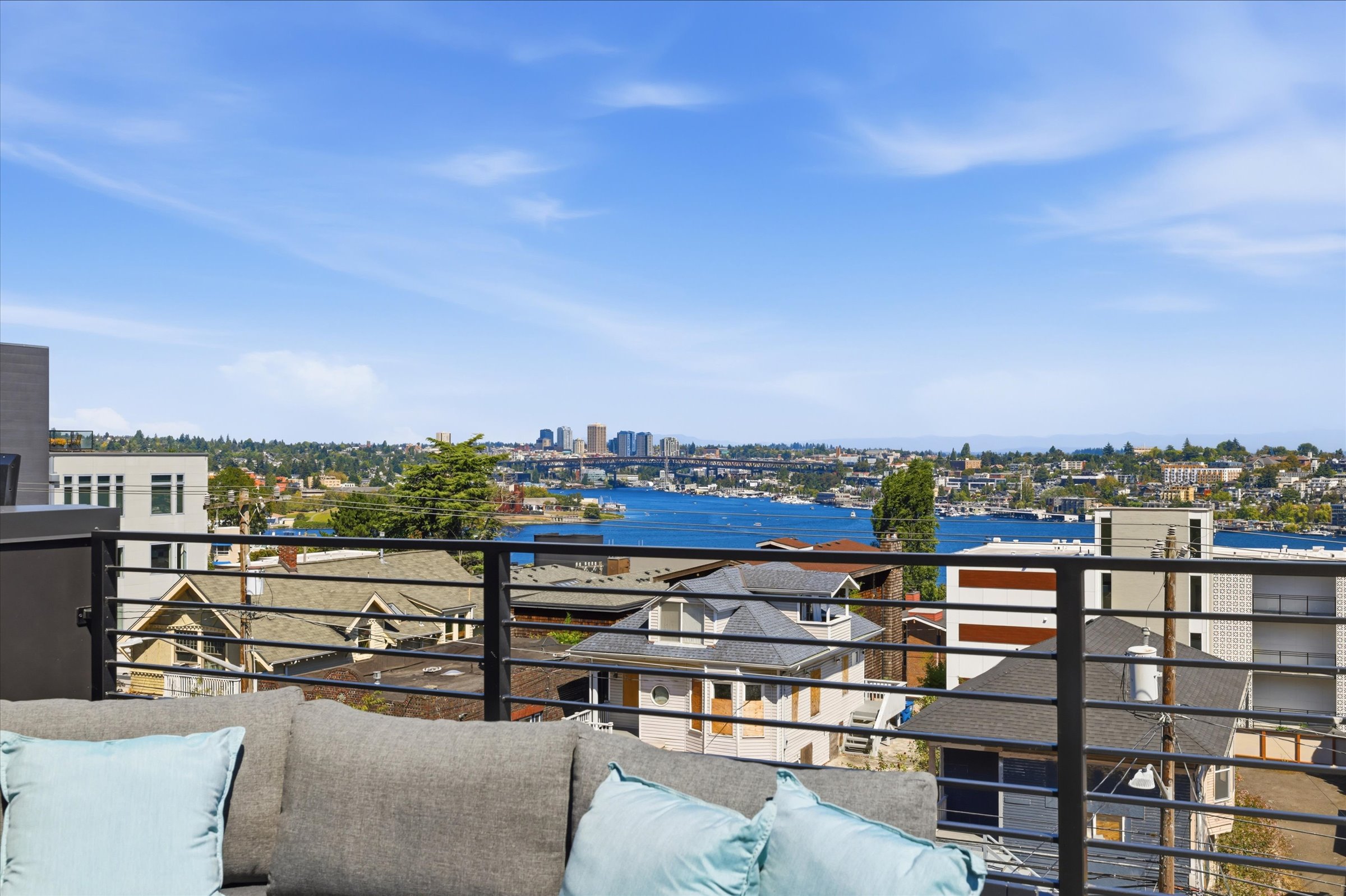  2011 Dexter Ave N Unit #A, Seattle, WA 98109 - 物件實景