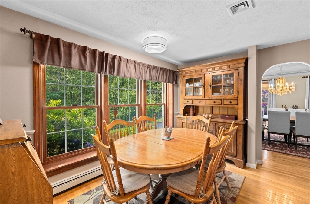 Braintree, Massachusetts, 02184, United States, 5 Bedrooms Bedrooms, ,4 BathroomsBathrooms,Residential,For Sale,1857635