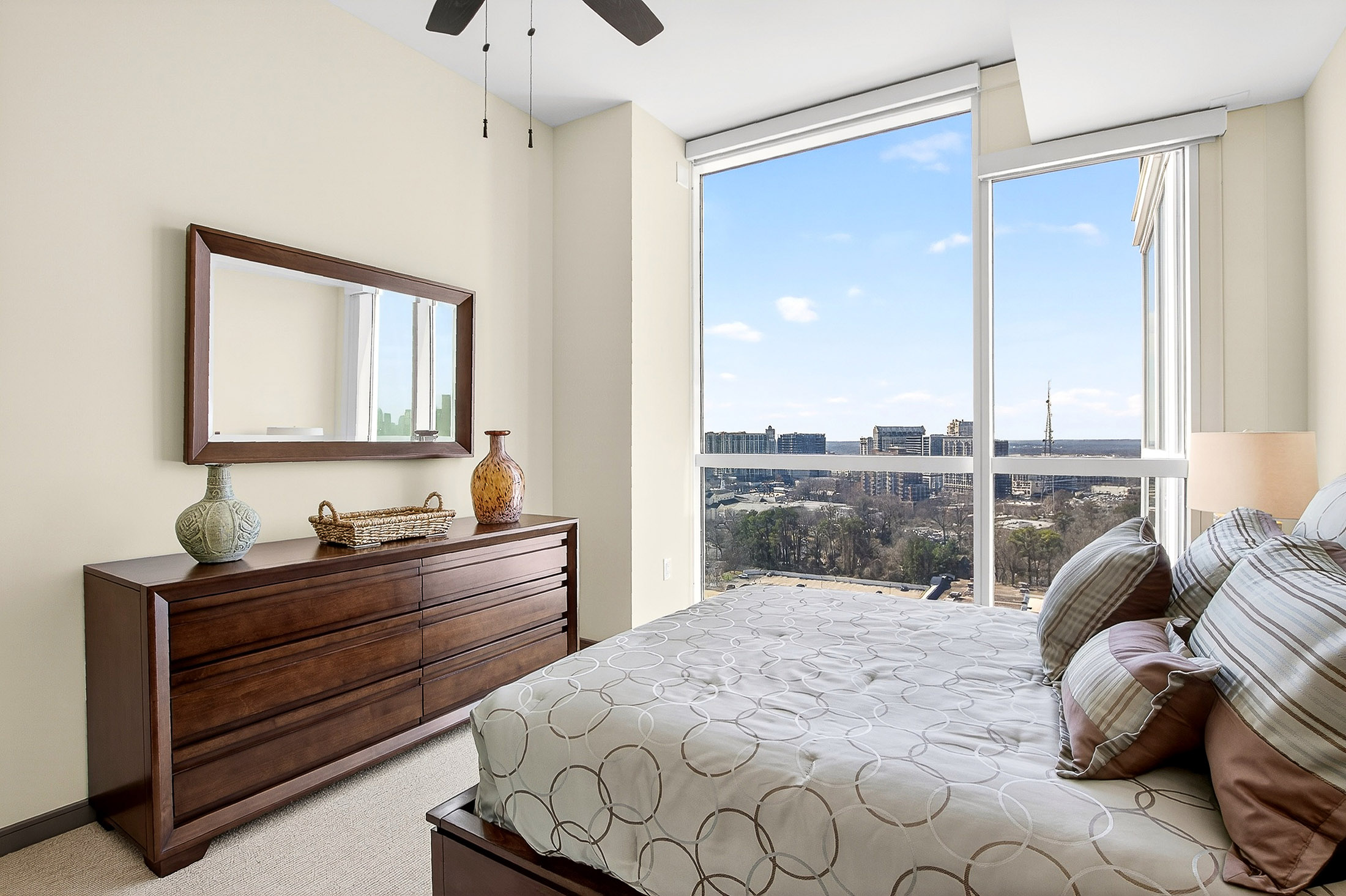  Immaculate Two Bedroom with Dedicated Office/Den at Sought-after Terminus - 物件實景