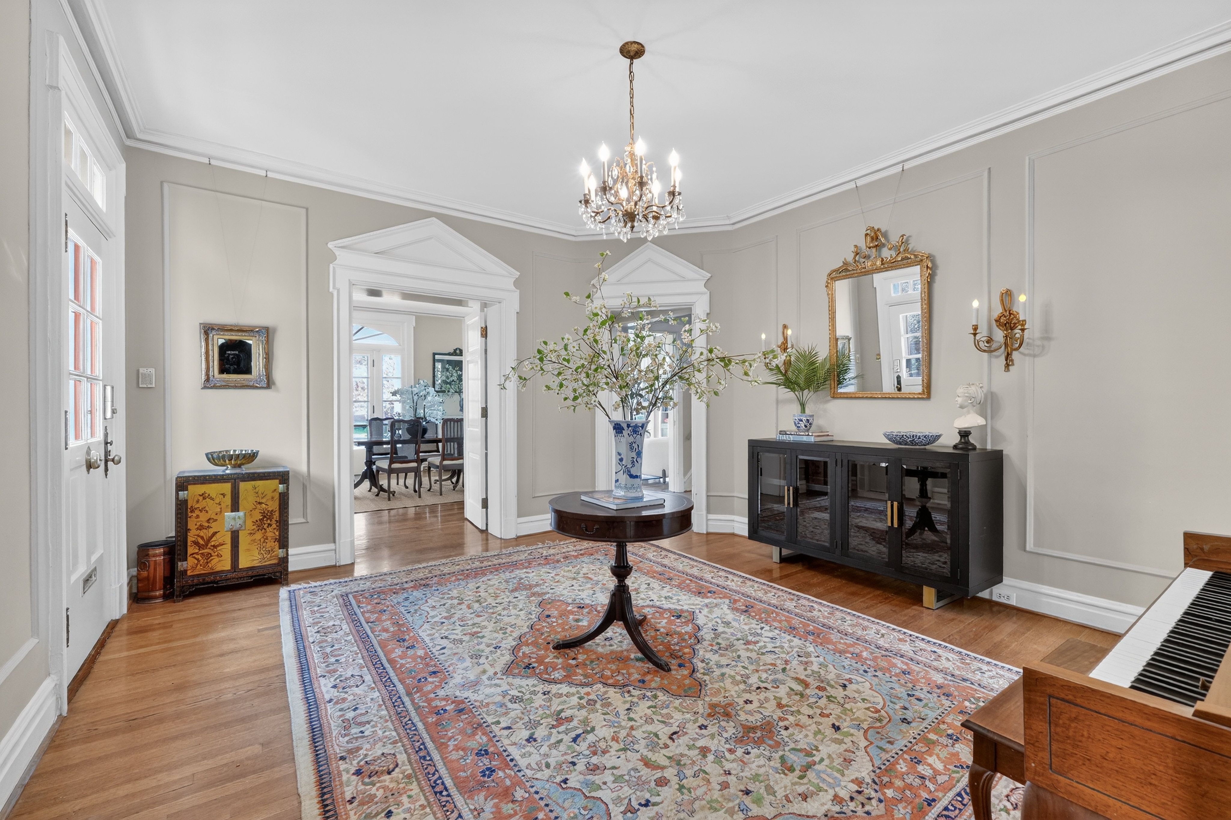 Timeless Elegance in Parkview Place