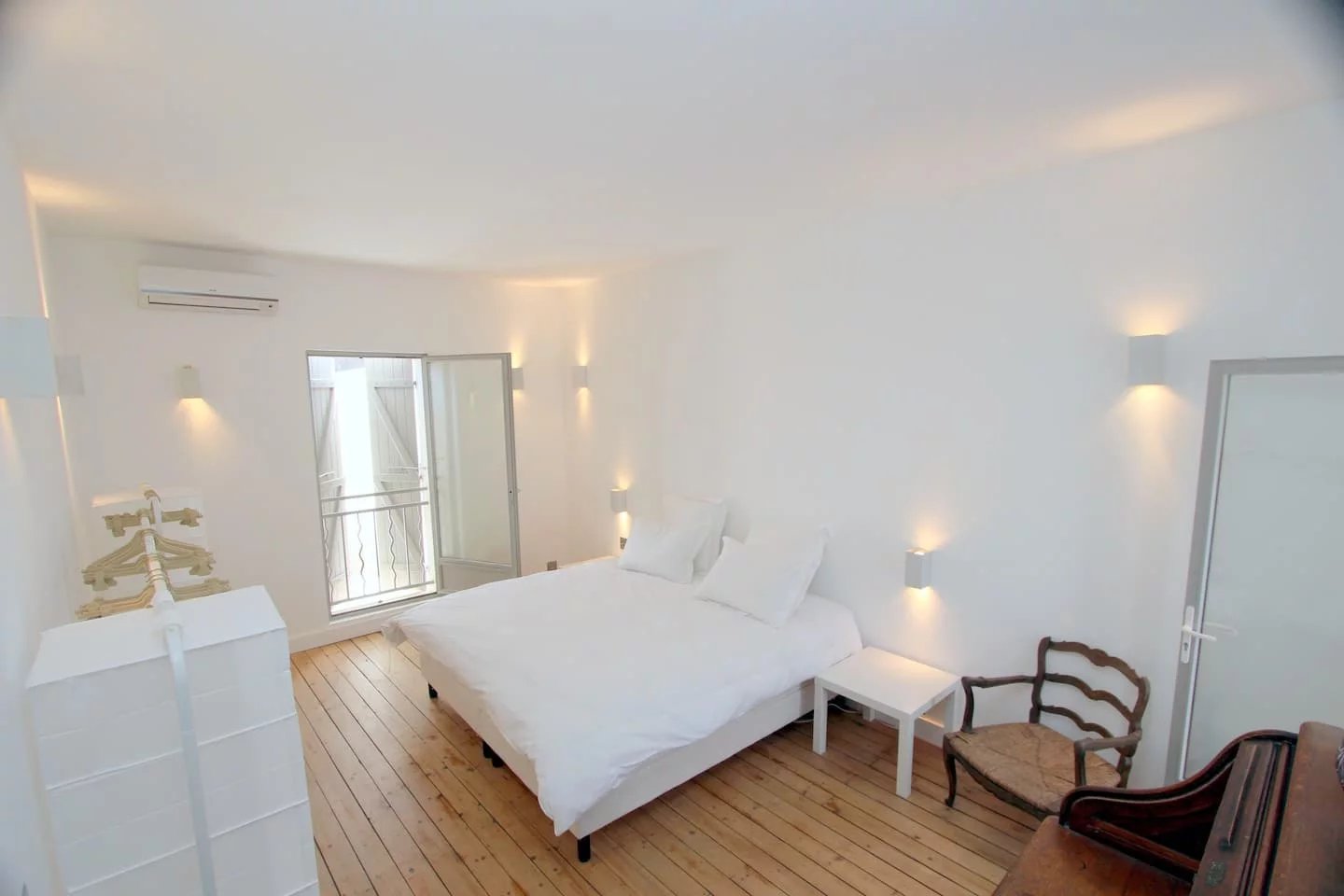 Port-Saint-Louis-du-Rhône, Provence-Alpes-Côte d?Azur, 13230, FR, 8 Bedrooms Bedrooms, ,6 BathroomsBathrooms,Residential,For Sale,1612582