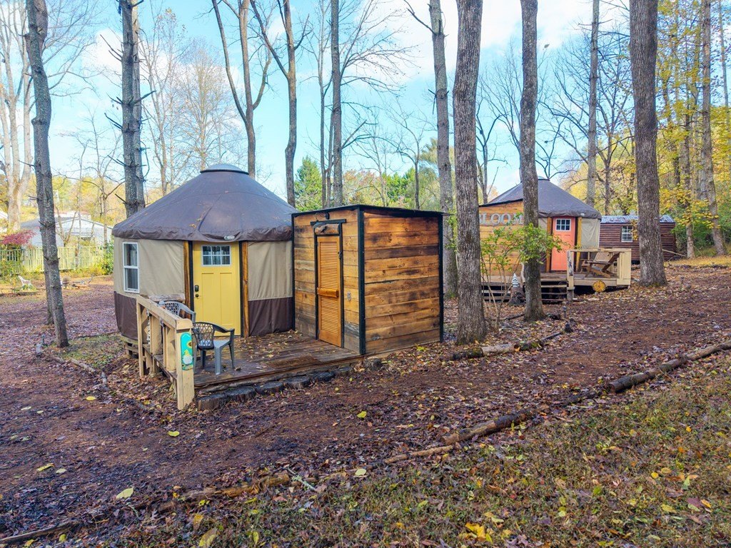 Brasstown, North Carolina, 28902, United States, 3 Bedrooms Bedrooms, ,3 BathroomsBathrooms,Residential,For Sale,1986118