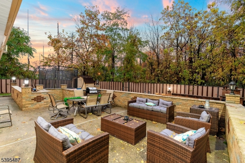 Wayne Twp., New Jersey, 07470, United States, 5 Bedrooms Bedrooms, ,2 BathroomsBathrooms,Residential,For Sale,1988198