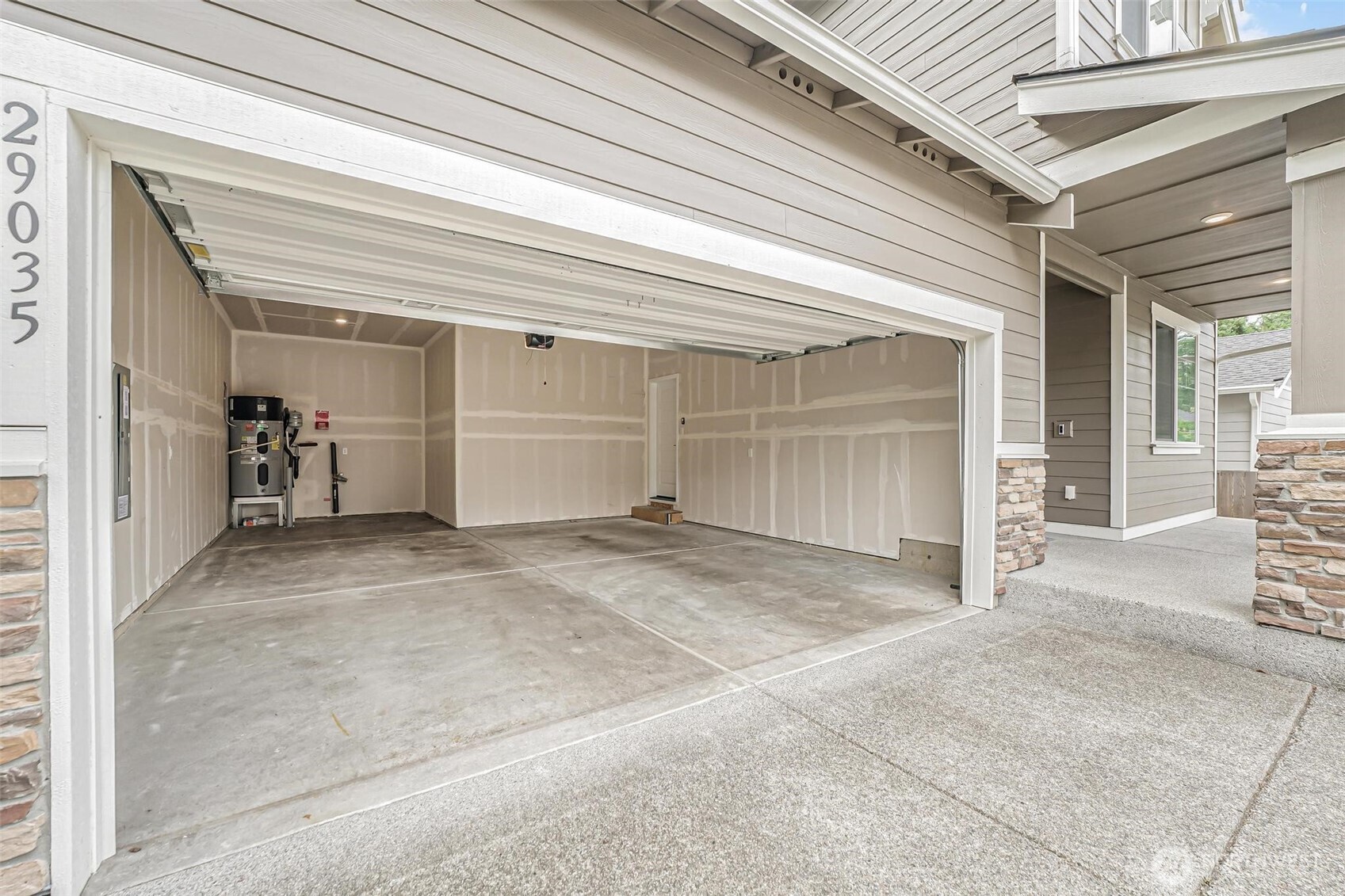 Maple Valley, Washington, 98010, United States, 5 Bedrooms Bedrooms, ,2 BathroomsBathrooms,Residential,For Sale,1917567