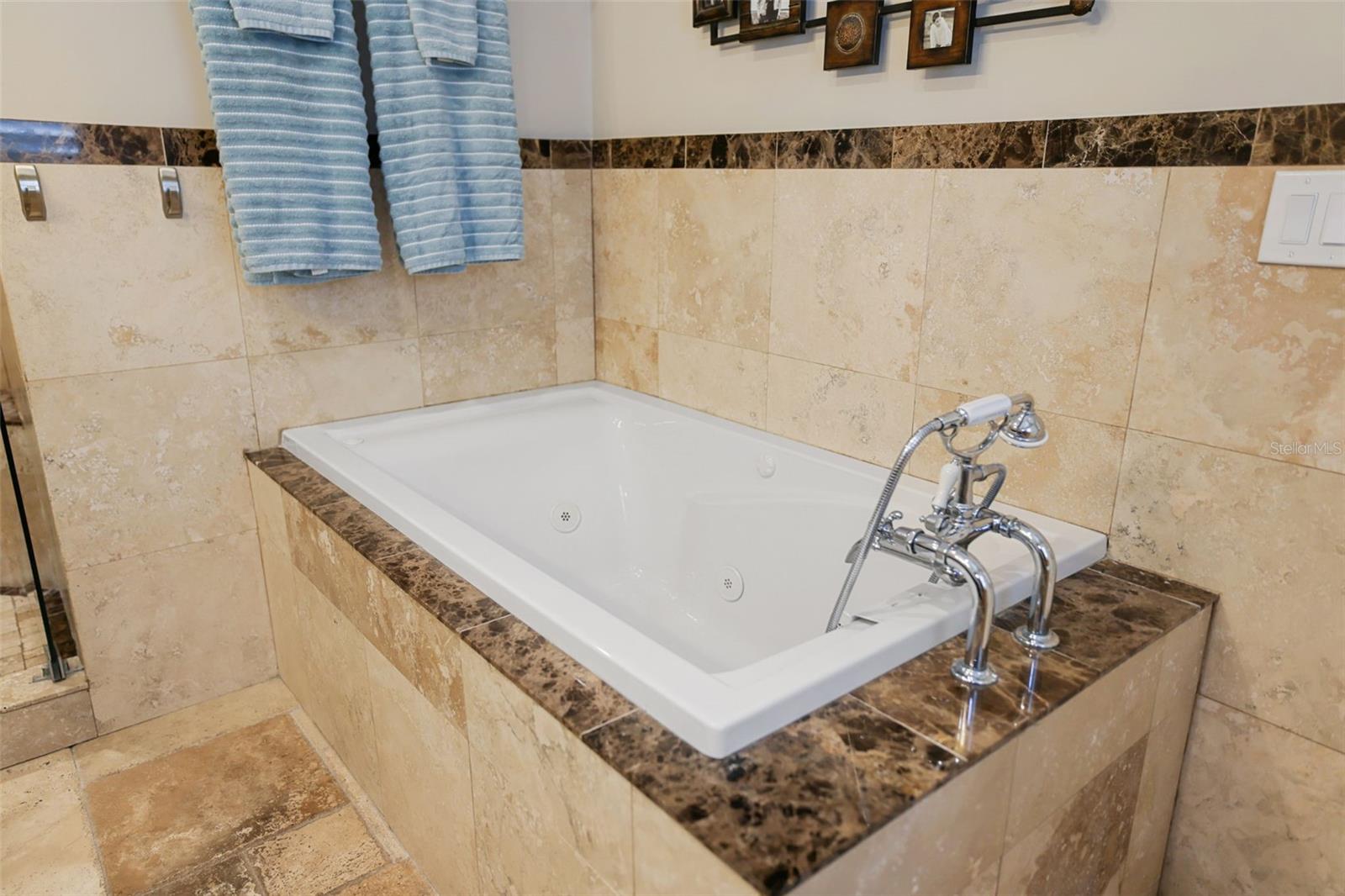 St. Petersburg, Florida, 33707, United States, 3 Bedrooms Bedrooms, ,2 BathroomsBathrooms,Residential,For Sale,1978831