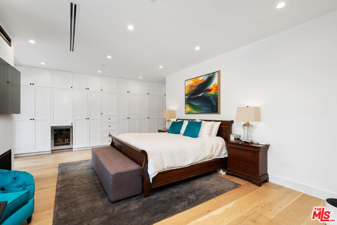 Los Angeles, California, 90068, United States, 4 Bedrooms Bedrooms, ,4 BathroomsBathrooms,Residential,For Sale,1897073