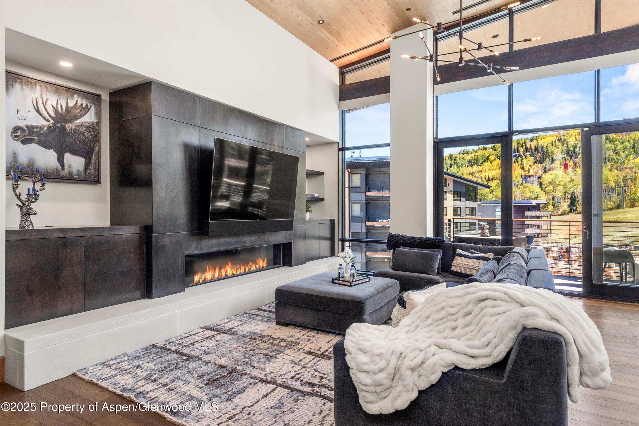 Snowmass Village, Colorado, 81615, United States, 3 Bedrooms Bedrooms, ,3 BathroomsBathrooms,Residential,For Sale,1997105