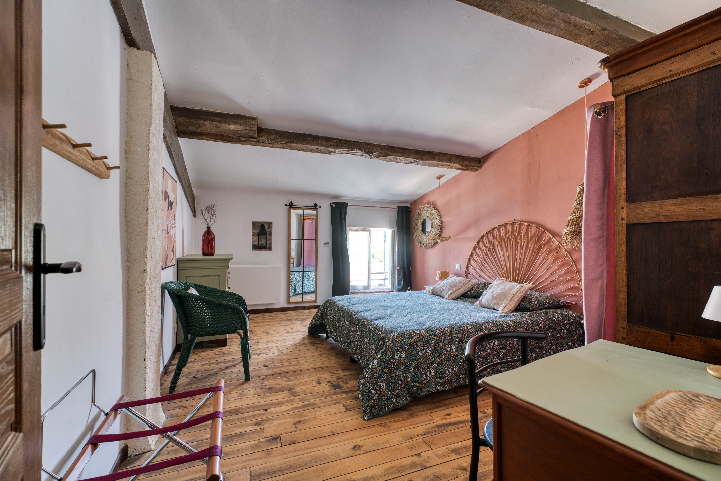  CHARMING BOHEMIAN-CHIC ESTATE – GUEST HOUSE BUSINESS WITH COTTAGES AND POOL, 6 … - 物件實景