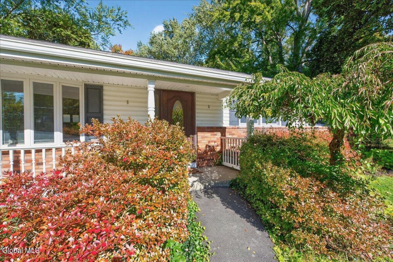 Clifton Park, New York, 12065, United States, 4 Bedrooms Bedrooms, ,3 BathroomsBathrooms,Residential,For Sale,1968691