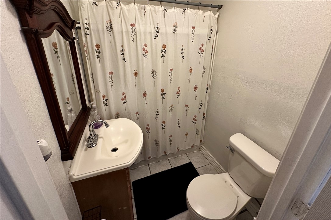 Los Angeles, California, 90047, United States, 3 Bedrooms Bedrooms, ,2 BathroomsBathrooms,Residential,For Sale,1980559