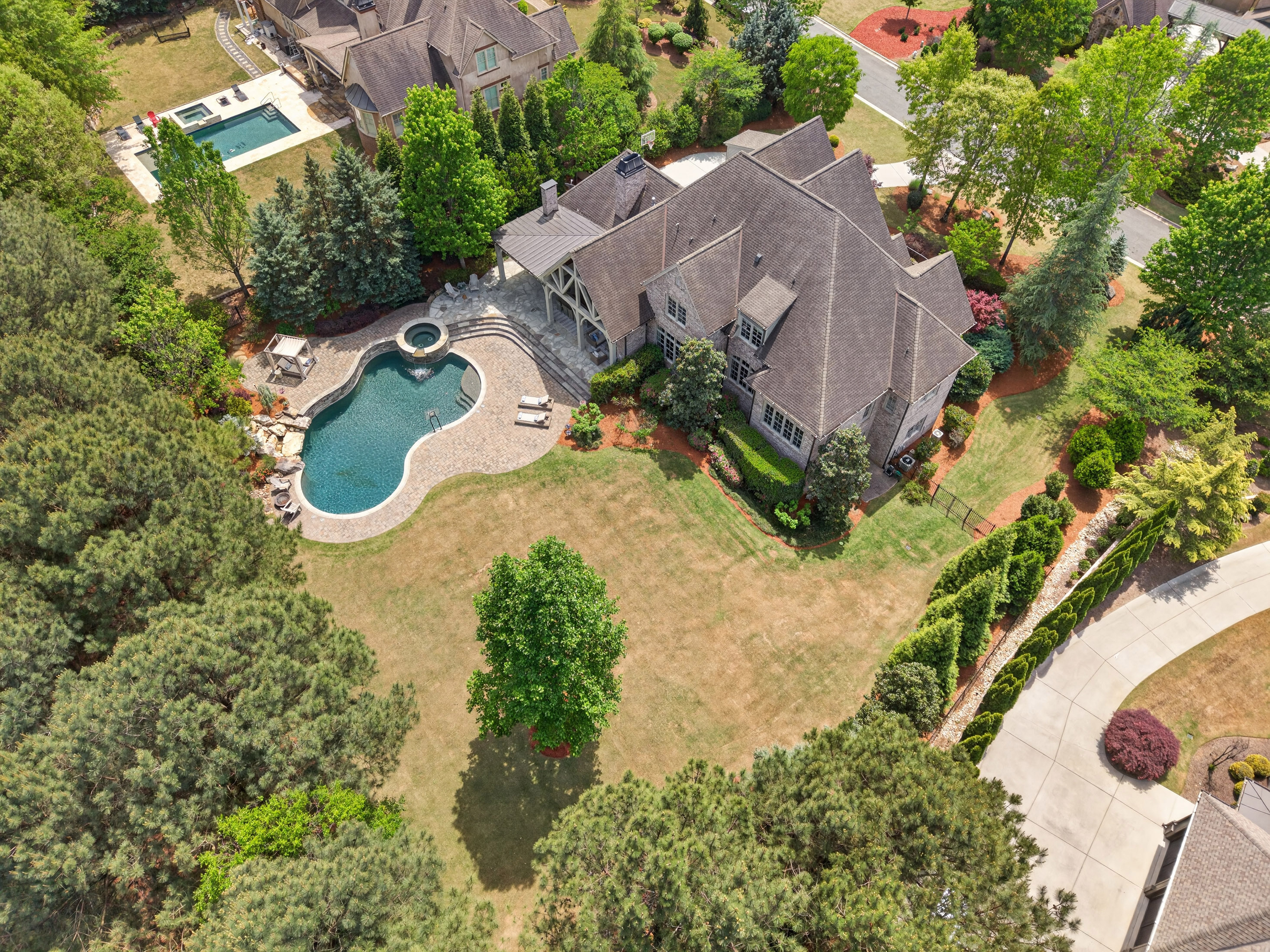  Experience Luxury in One of Georgia’s Most Prestigious Gated Golf Communities - 物件實景