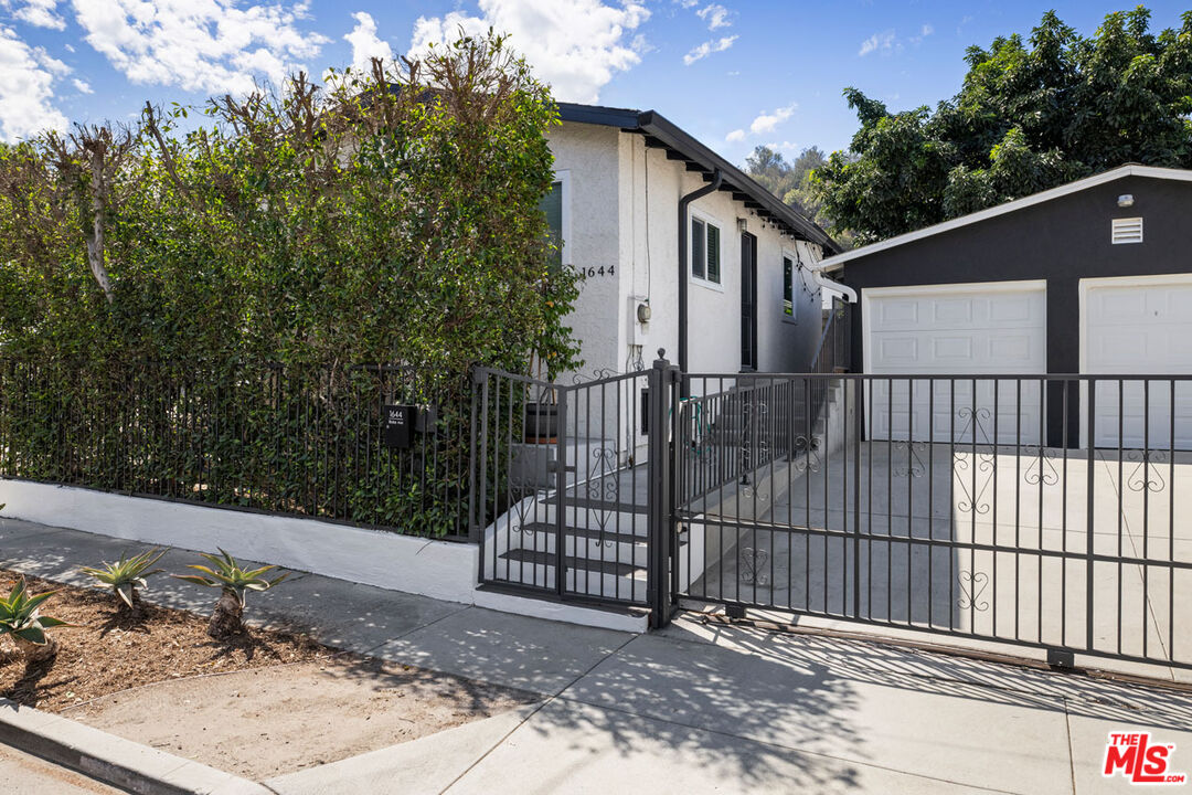 Los Angeles, California, 90031, United States, 5 Bedrooms Bedrooms, ,Residential,For Sale,2000759