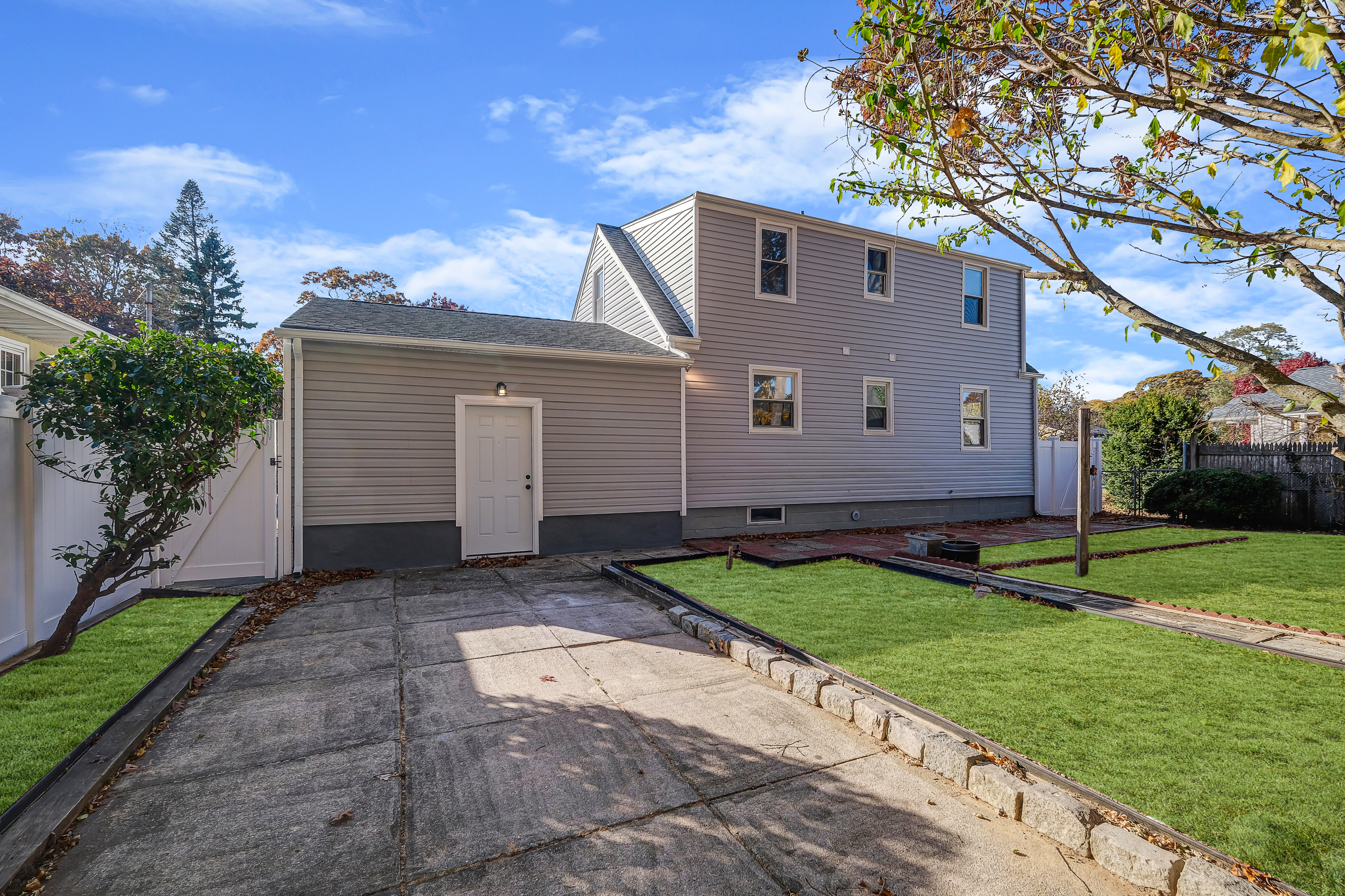 Copiague, New York, 11726, United States, 5 Bedrooms Bedrooms, ,2 BathroomsBathrooms,Residential,For Sale,1923423