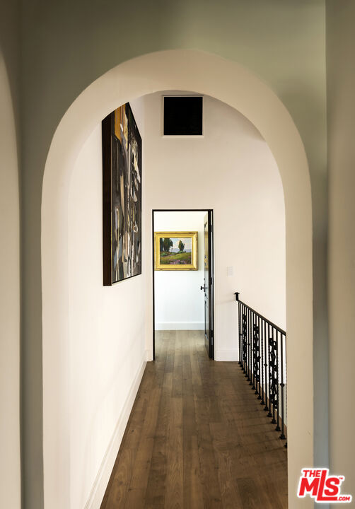 Los Angeles, California, 90068, United States, 4 Bedrooms Bedrooms, ,5 BathroomsBathrooms,Residential,For Sale,1910908