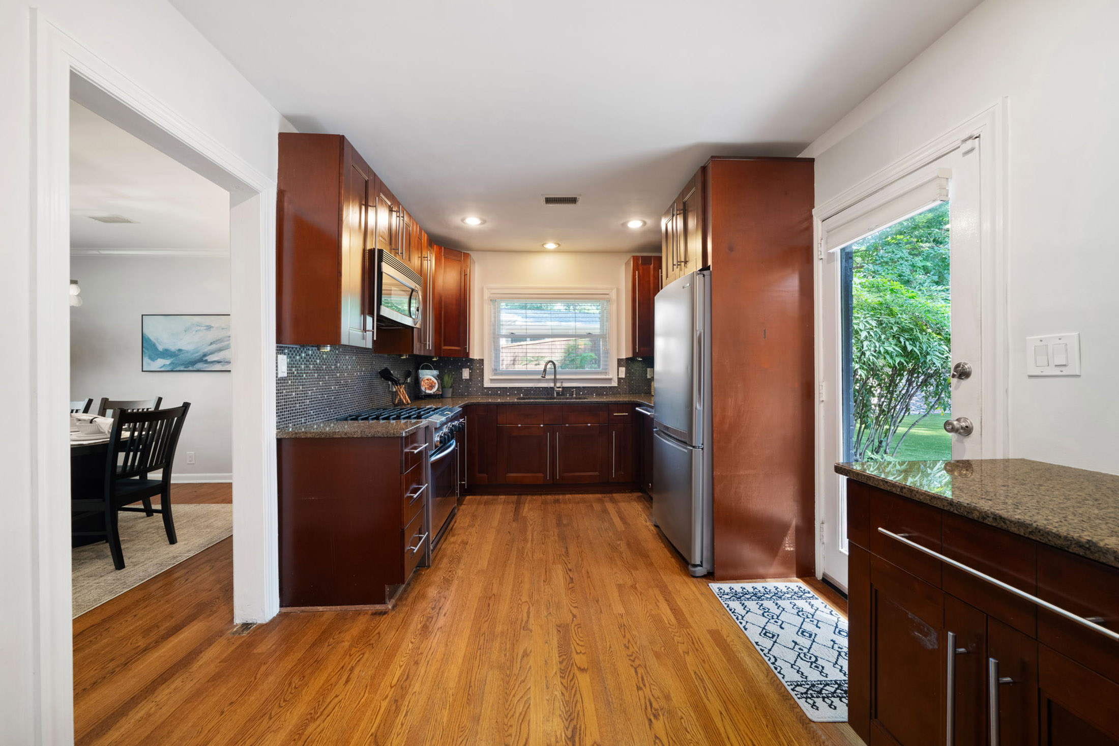  Pristine Morningside Mid-Century Modern with Resort-Inspired Backyard - 物件實景