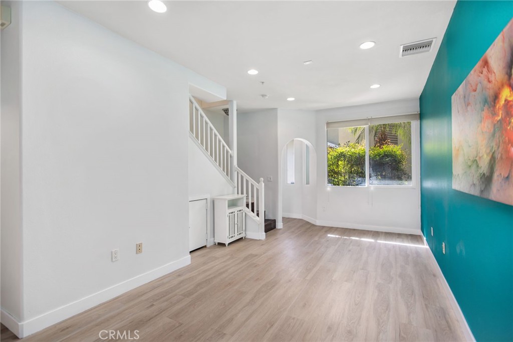 Long Beach, California, 90813, United States, 2 Bedrooms Bedrooms, ,2 BathroomsBathrooms,Residential,For Sale,1976501