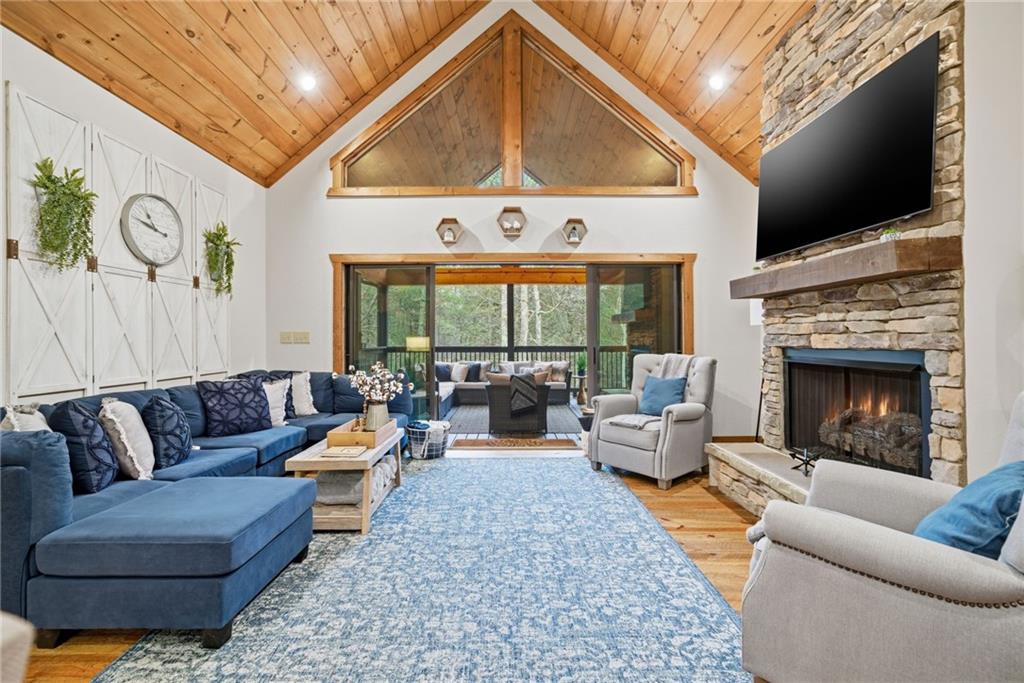 Morganton, Georgia, 30560, United States, 3 Bedrooms Bedrooms, ,2 BathroomsBathrooms,Residential,For Sale,2006455