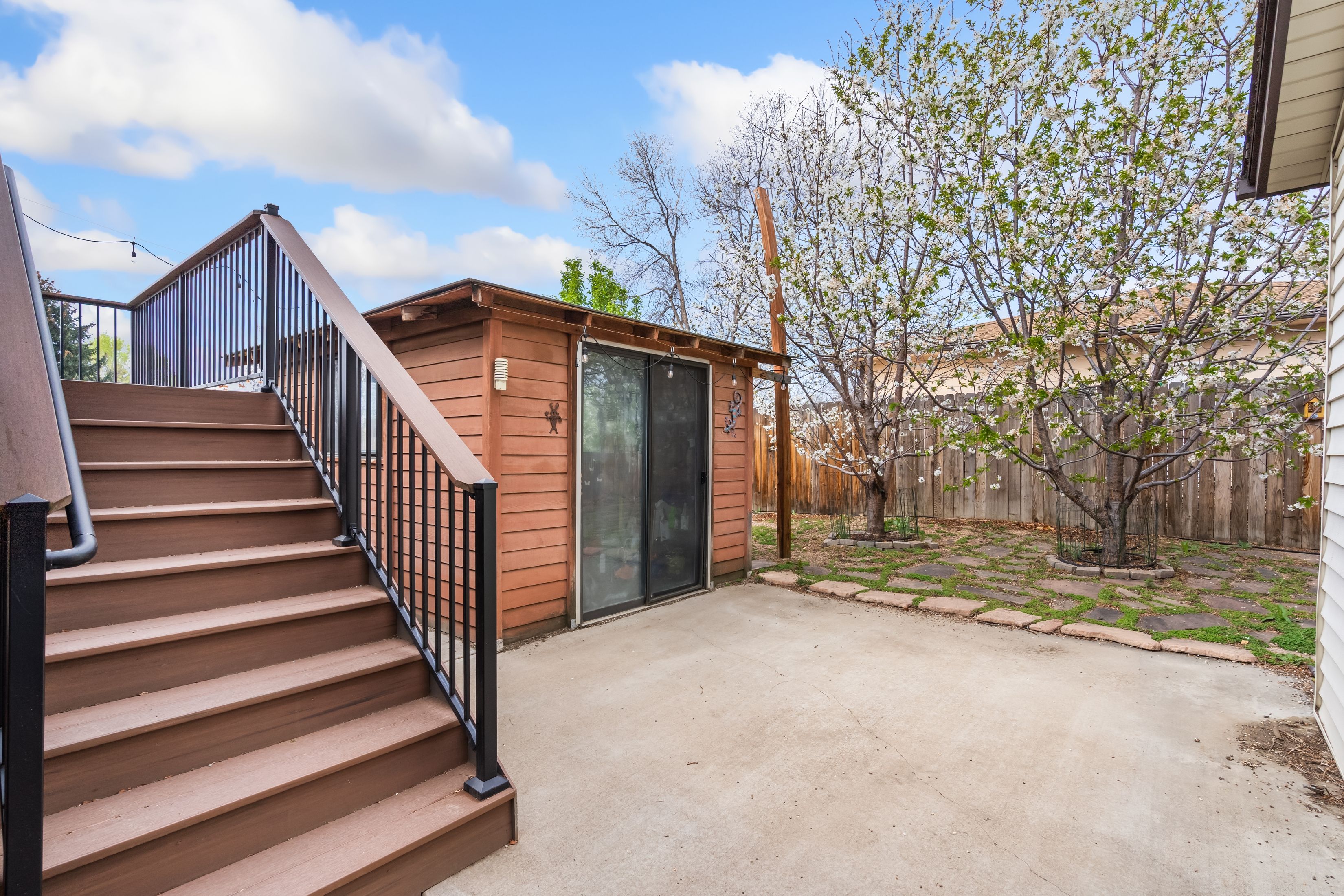  Thoughtful Updates, Flexible Living Spaces, And A Spacious Lot - 物件實景