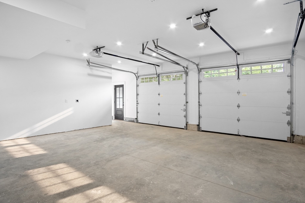 Attleboro, Massachusetts, 02703, United States, 4 Bedrooms Bedrooms, ,3 BathroomsBathrooms,Residential,For Sale,1973726