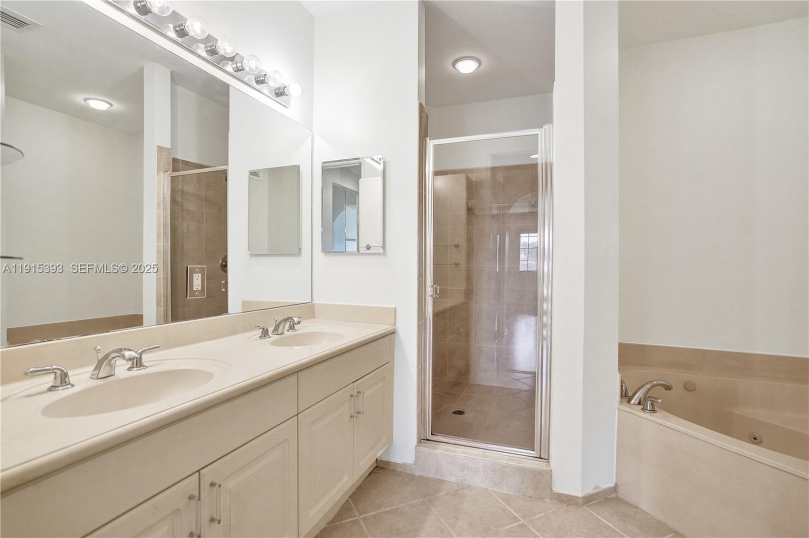 Weston, Florida, 33332, United States, 3 Bedrooms Bedrooms, ,2 BathroomsBathrooms,Residential,For Sale,1998449