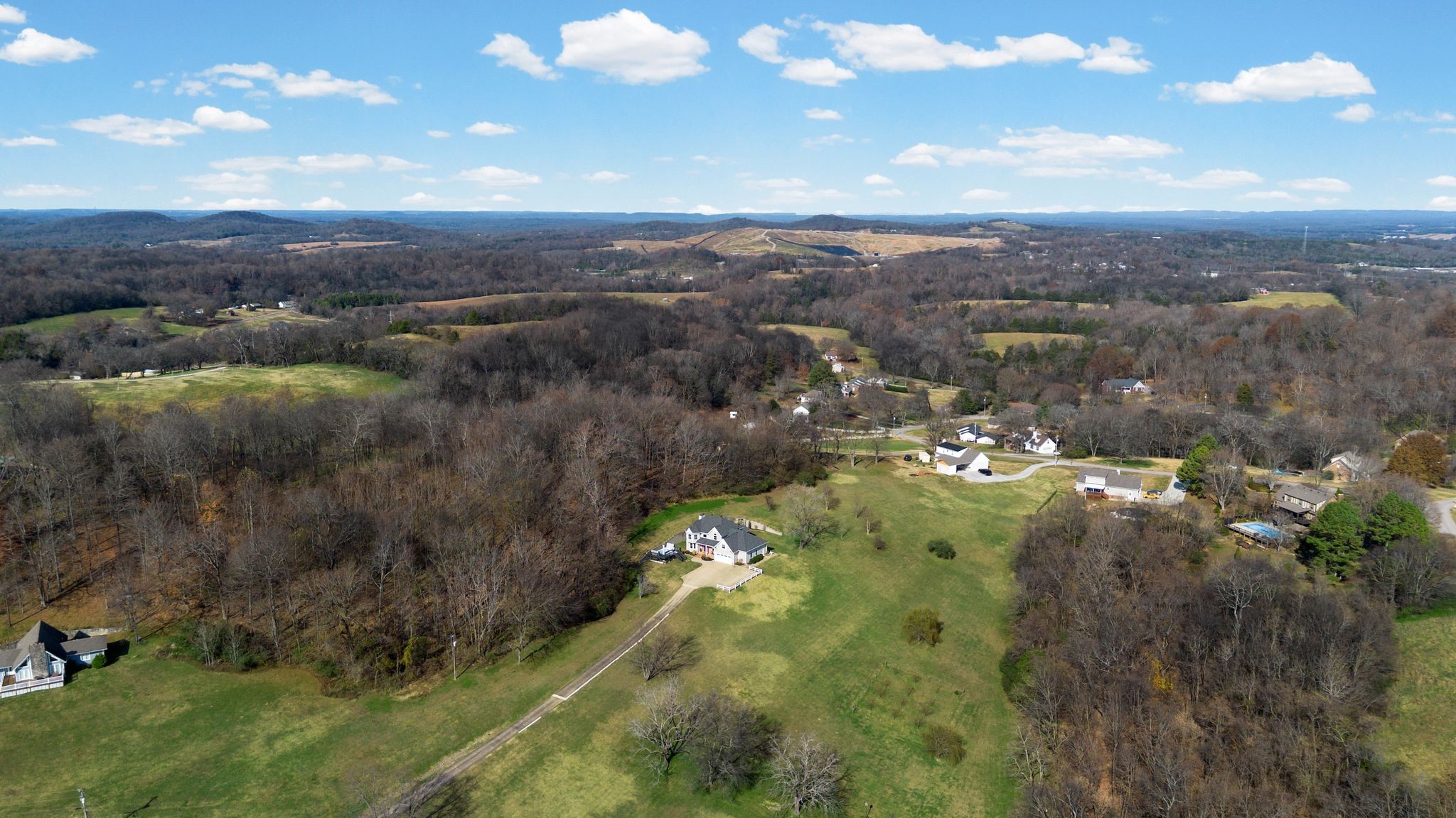 Lewisburg, Tennessee, 37091, United States, 4 Bedrooms Bedrooms, ,3 BathroomsBathrooms,Residential,For Sale,1999662