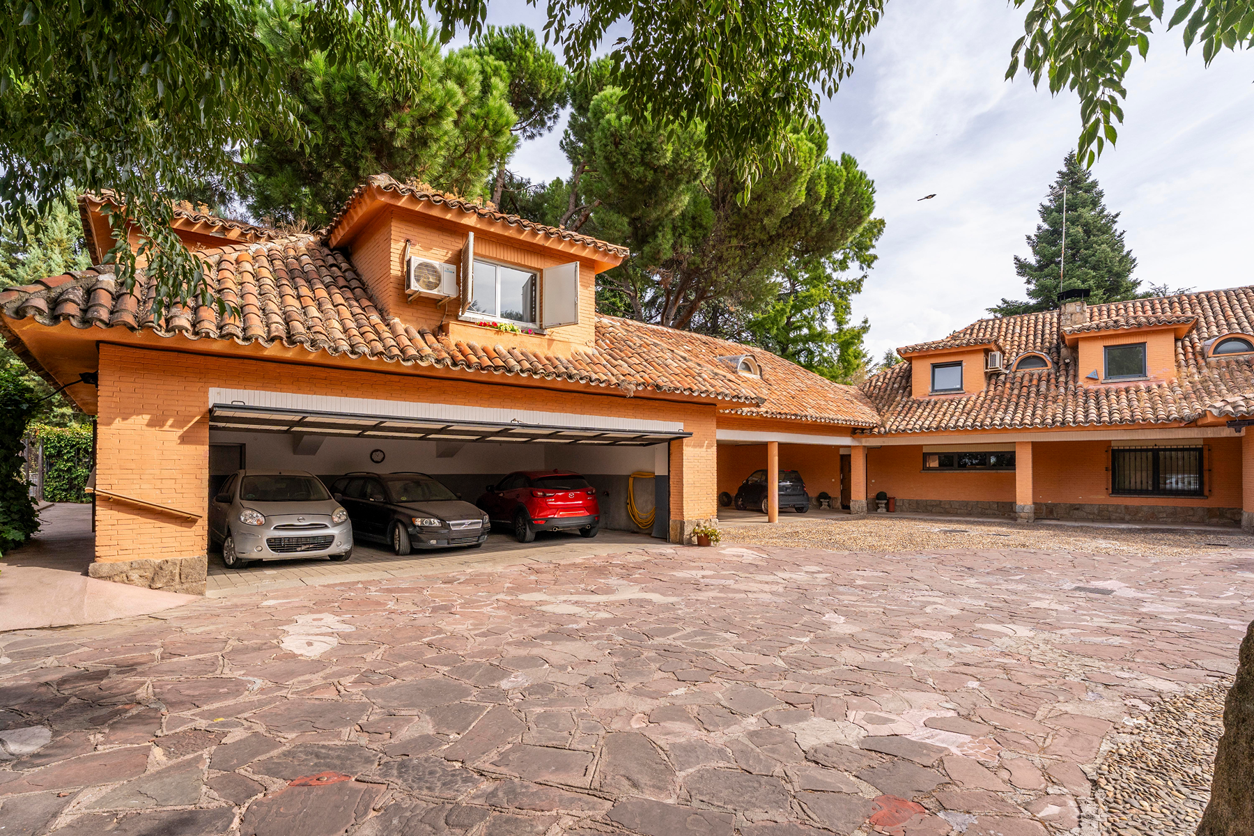  1,695 m² residence on a 4,873 m² plot in Puerta de Hierro - 物件實景