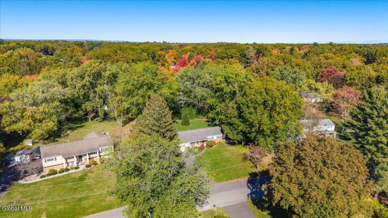 Clifton Park, New York, 12065, United States, 4 Bedrooms Bedrooms, ,3 BathroomsBathrooms,Residential,For Sale,1968691