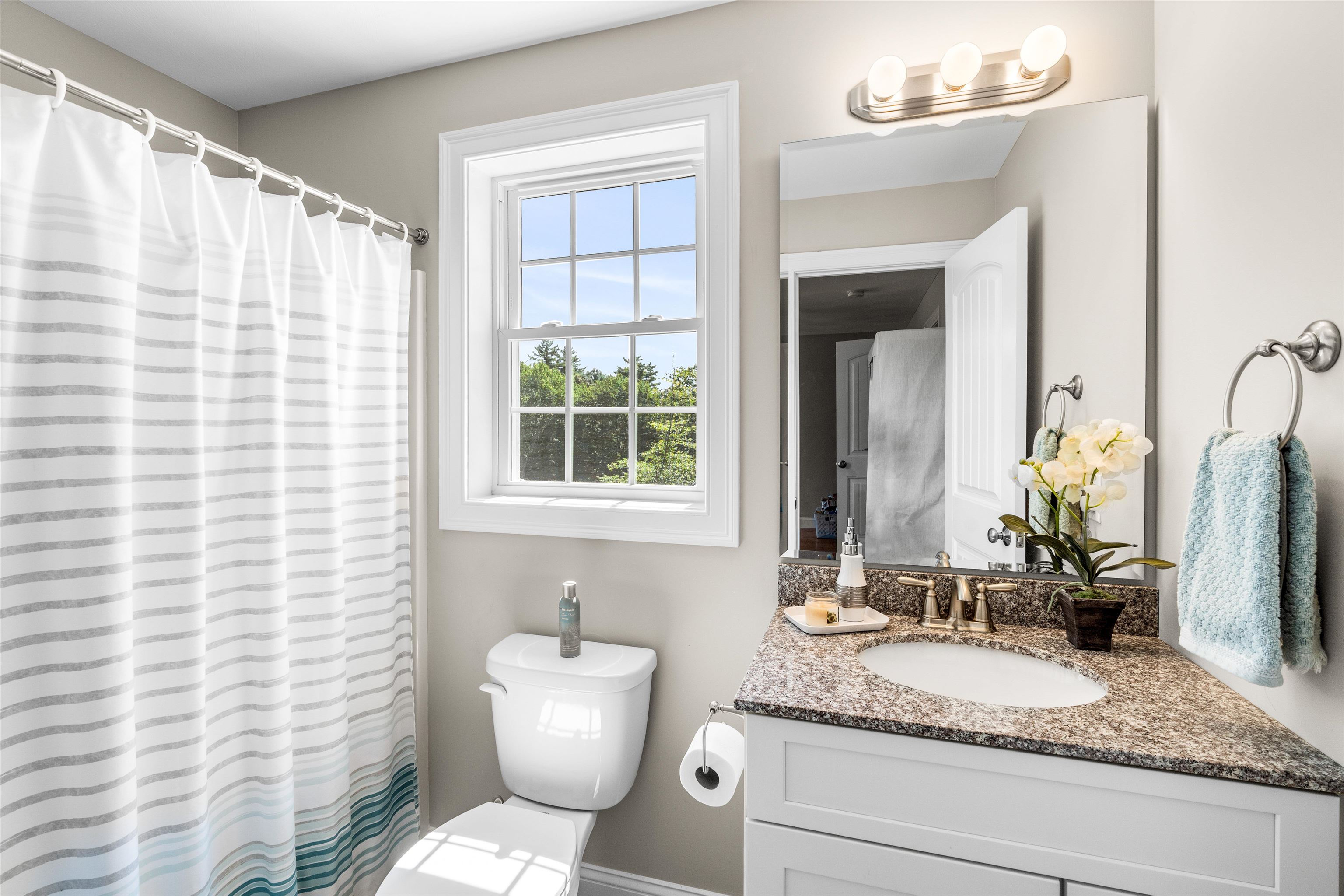 Candia, New Hampshire, 03034, United States, 2 Bedrooms Bedrooms, ,3 BathroomsBathrooms,Residential,For Sale,1918518