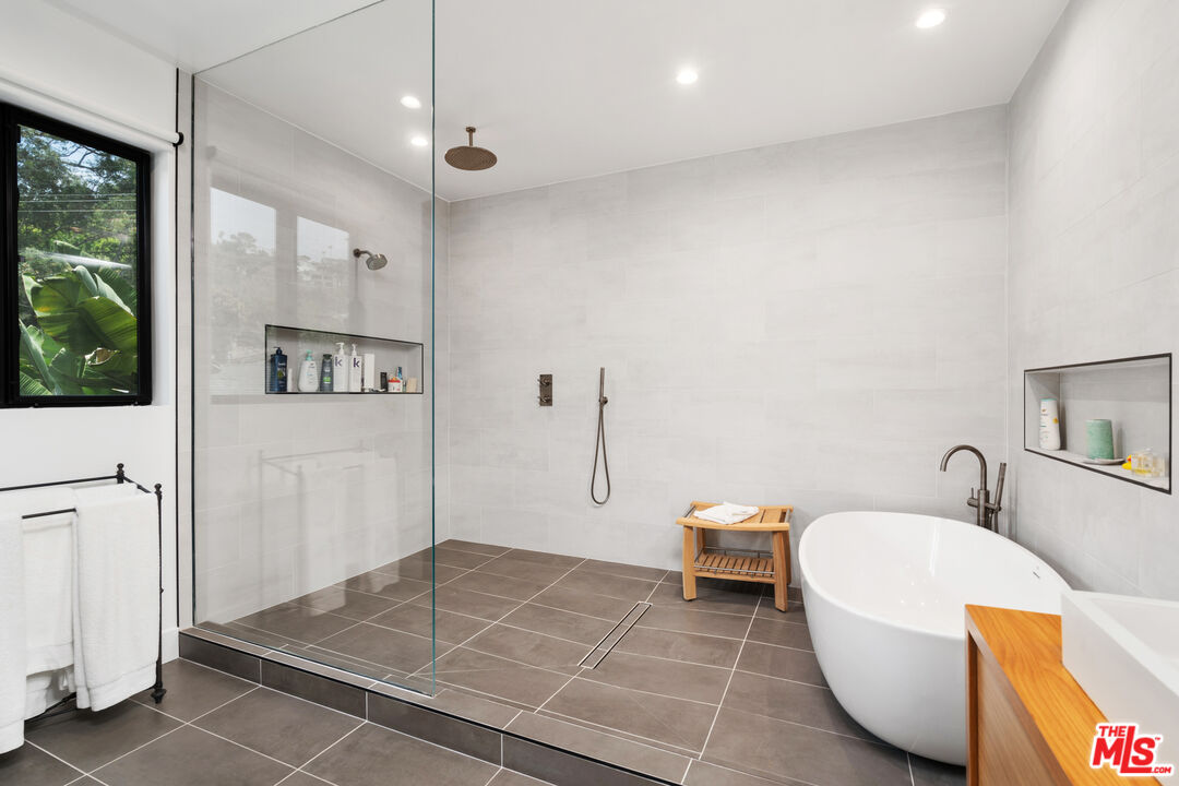 Los Angeles, California, 90068, United States, 4 Bedrooms Bedrooms, ,4 BathroomsBathrooms,Residential,For Sale,1897073