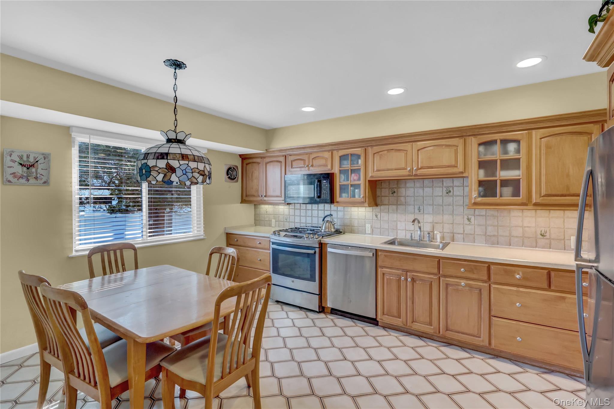  10 Dale Court, Massapequa, NY, 11758 - 物件實景