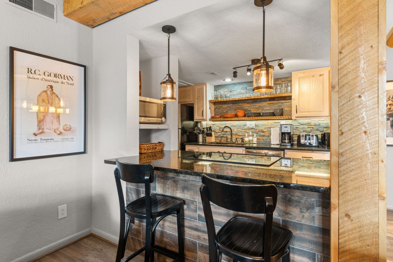 Santa Fe, New Mexico, 87501, United States, 2 Bedrooms Bedrooms, ,3 BathroomsBathrooms,Residential,For Sale,1959101