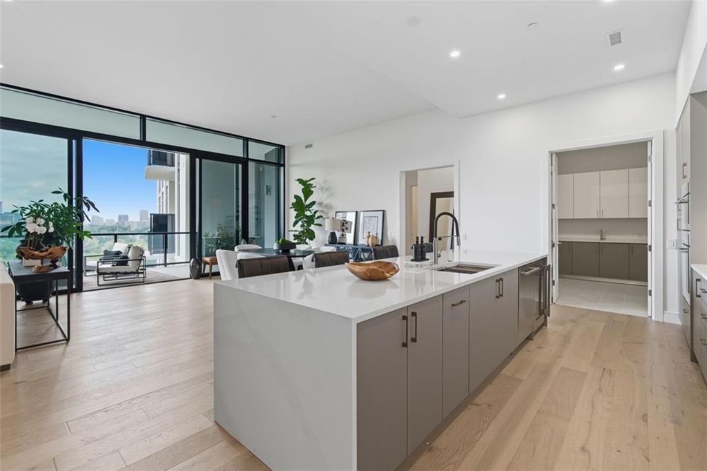 Atlanta, Georgia, 30305, United States, 2 Bedrooms Bedrooms, ,3 BathroomsBathrooms,Residential,For Sale,1979191