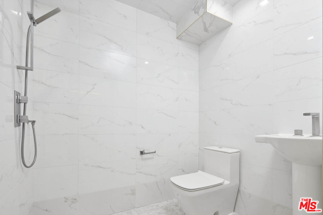 Culver City, California, 90230, United States, 4 Bedrooms Bedrooms, ,7 BathroomsBathrooms,Residential,For Sale,1804248