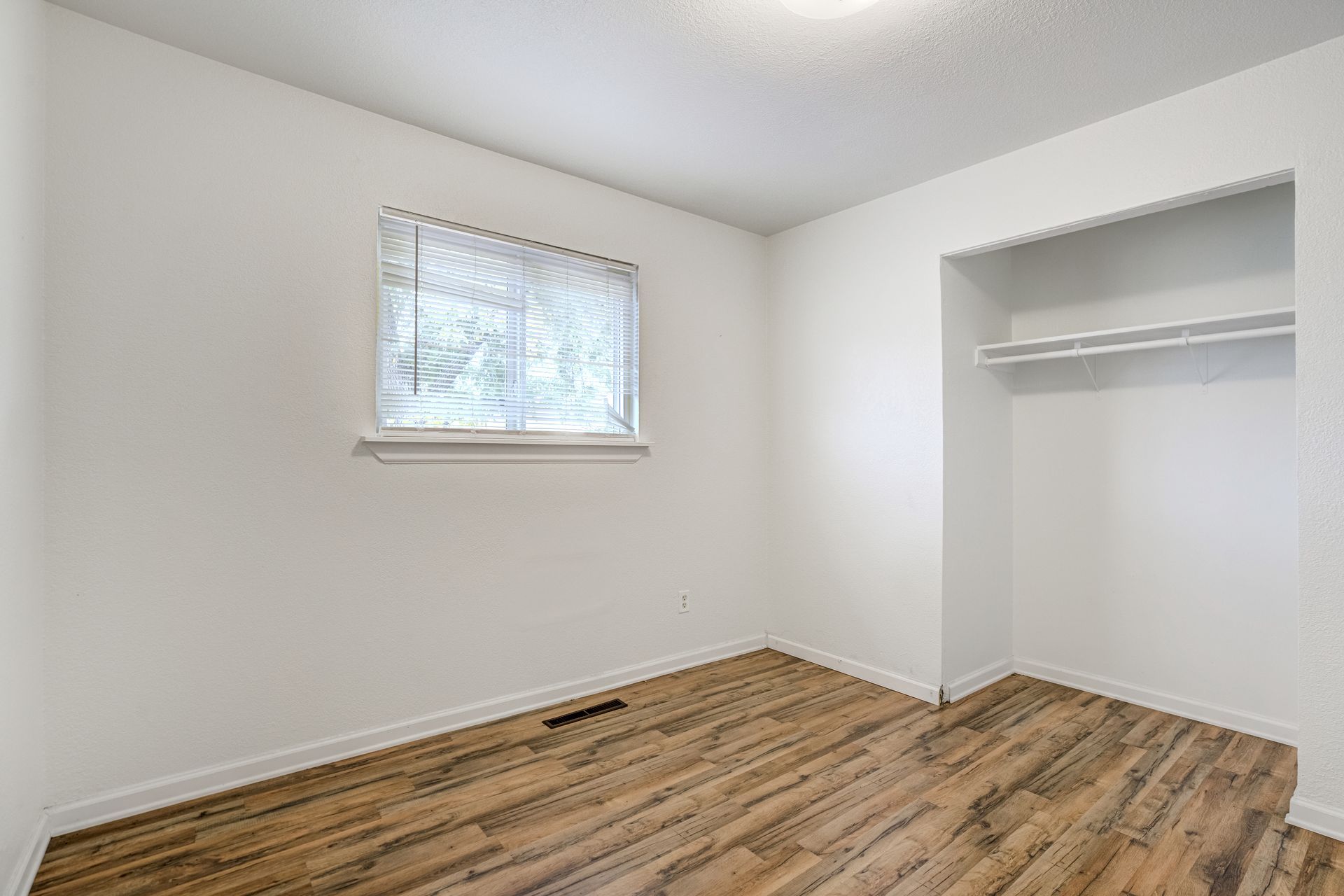  Updated Four Bedroom Home with Assumable Loan - 物件實景