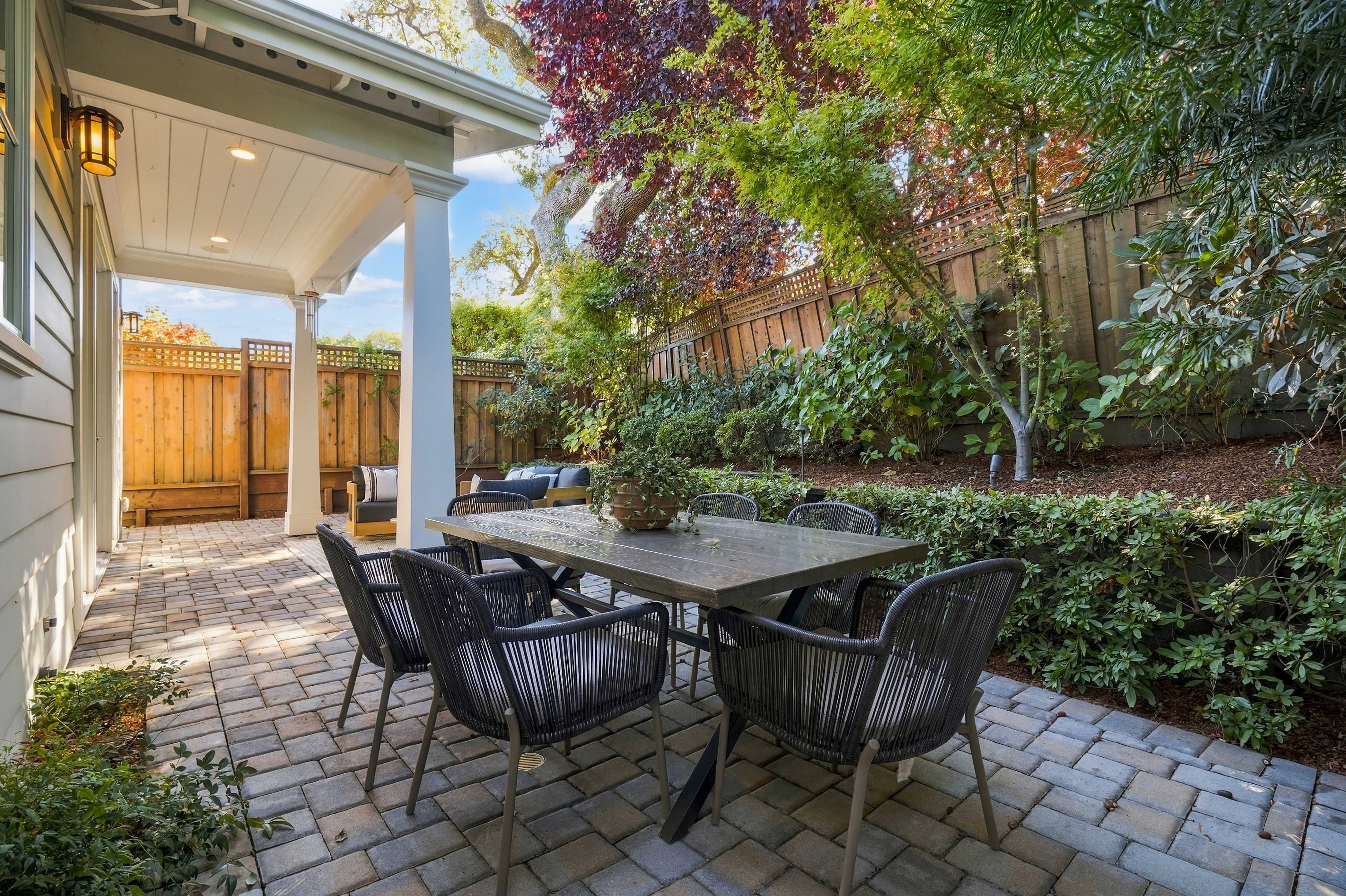  Turnkey Luxury and Premier Location in Beverly Terrace - 物件實景
