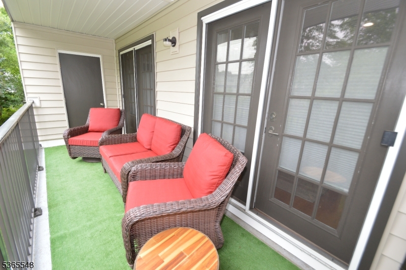 Teaneck, New Jersey, 07666, United States, 2 Bedrooms Bedrooms, ,3 BathroomsBathrooms,Residential,For Sale,1870844