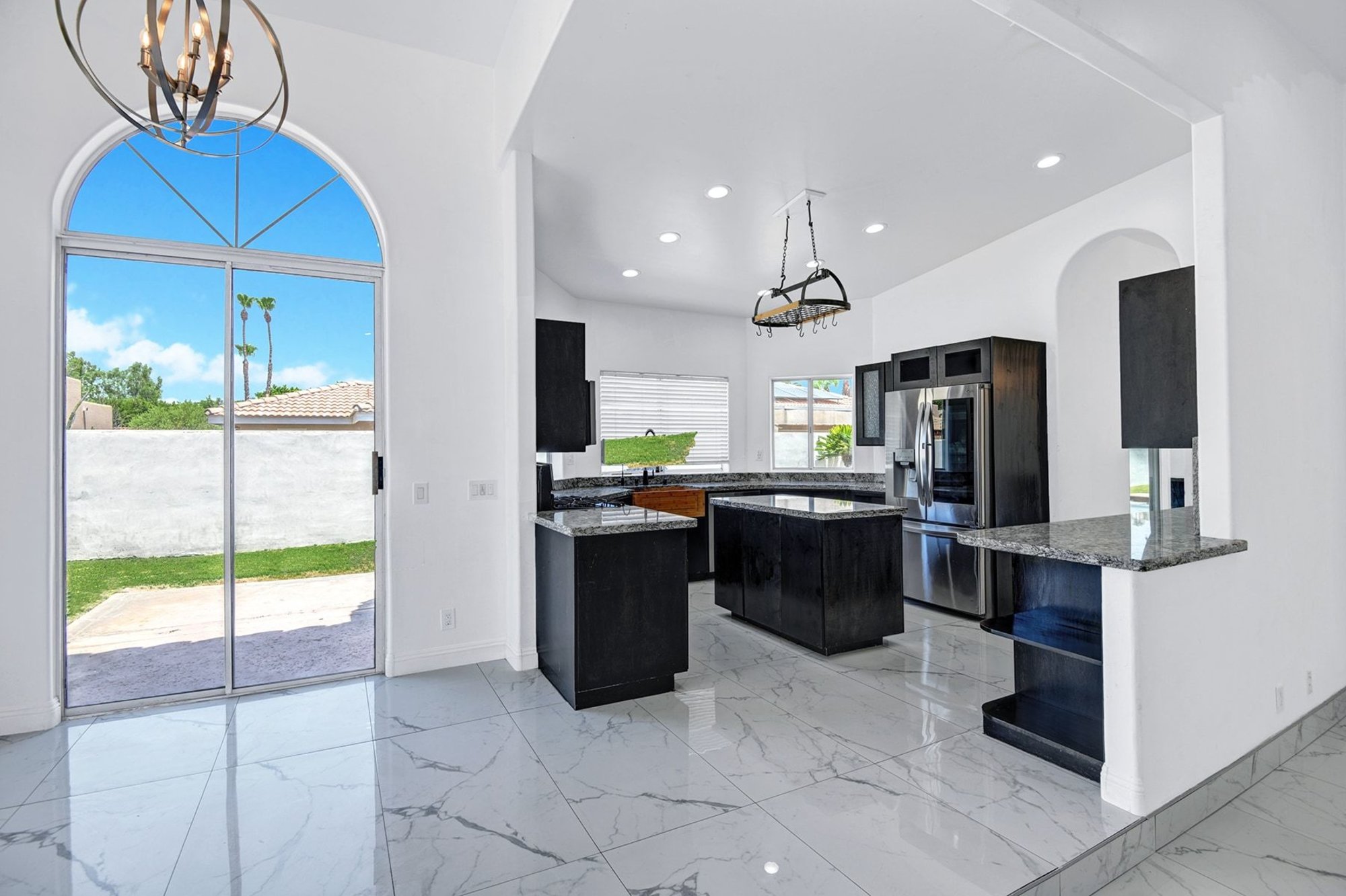  Custom Home with Owned Solar in Bermuda Dunes CC - 物件實景