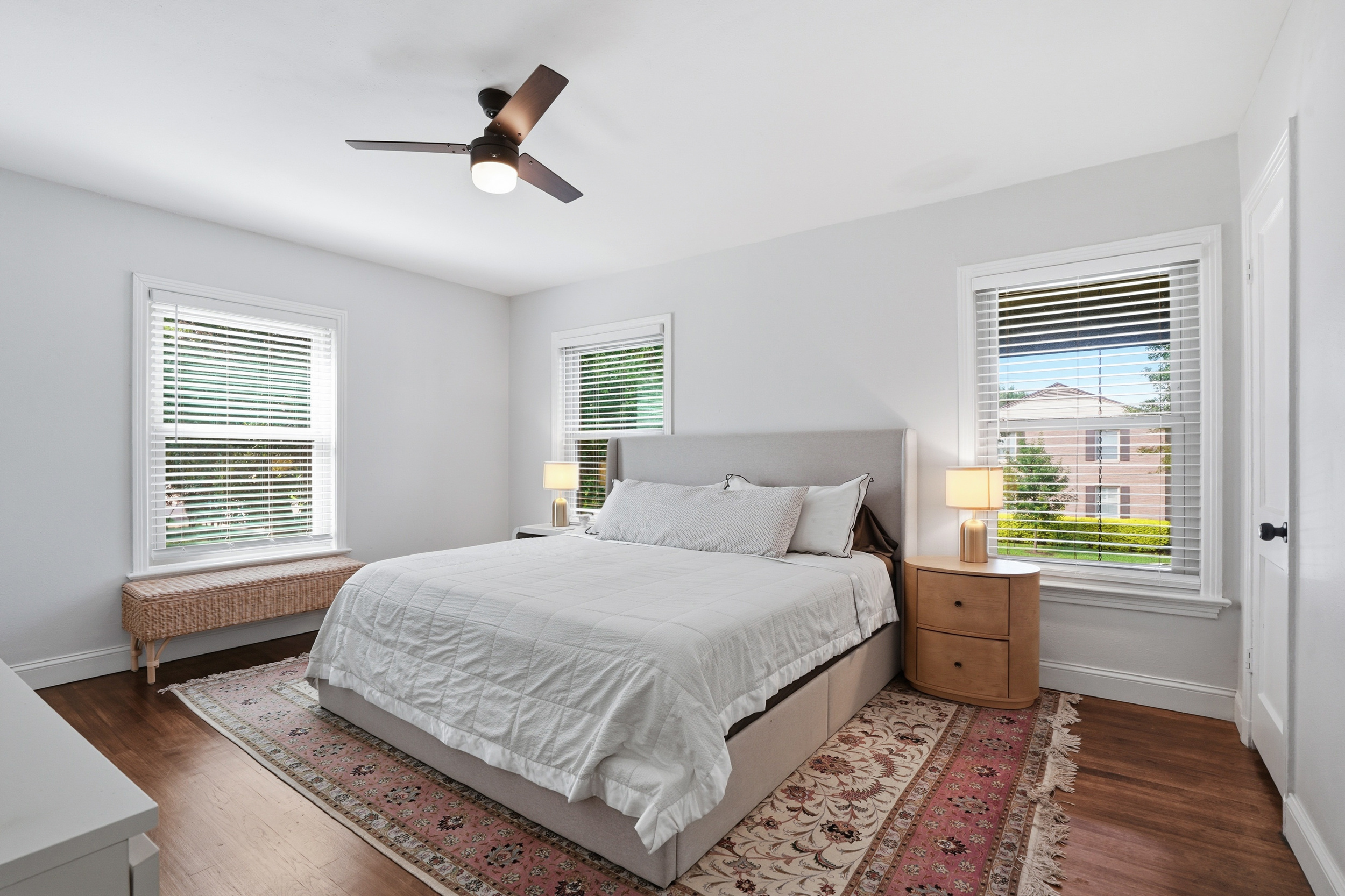  Rare Corner Unit Overlooking the Greenbelt in Sought-After Bordeaux Village - 物件實景