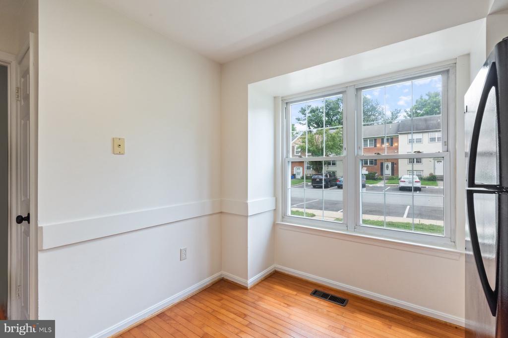 Rockville, Maryland, 20852, United States, 4 Bedrooms Bedrooms, ,4 BathroomsBathrooms,Residential,For Sale,1916260